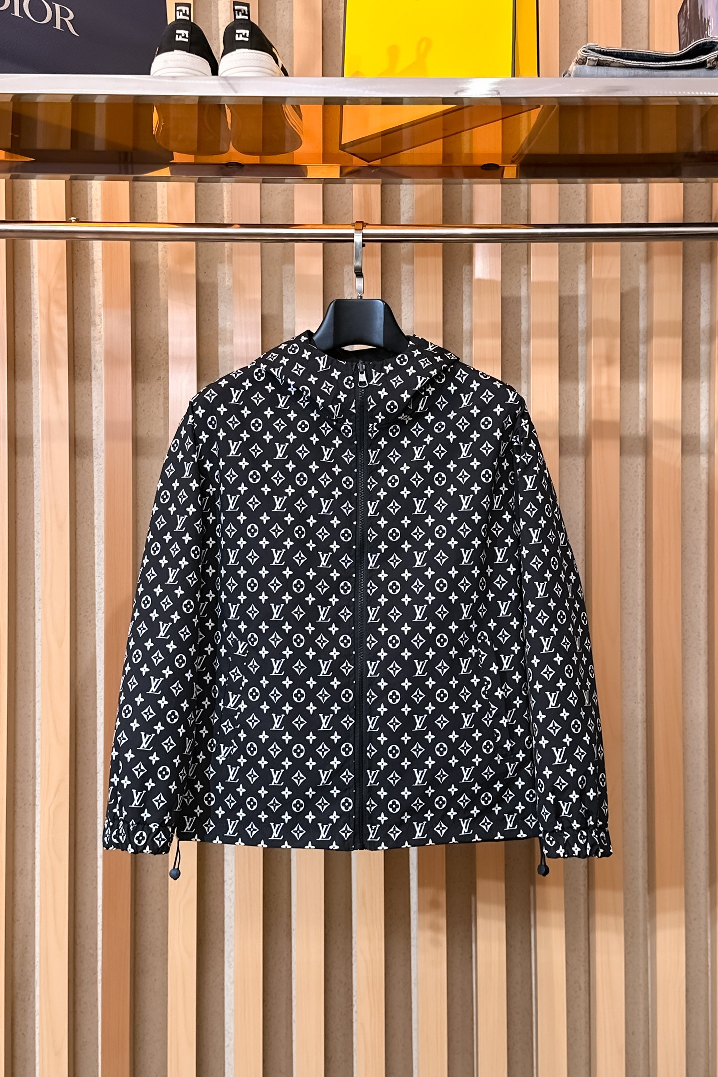 NO:650541,LV, 2025 new men's casual customized double-sided jacket. Put on a simple and capable casual jacket, and instantly return to a fashionable and domineering state, and full of vitality. The most popular zipper design in history, all fabrics need to be customized, full of luxury. The slim tailoring reflects our perfect body shape, whether fat or thin, can be easily controlled. Super versatile style, not picky, suitable for different age groups. High street practical wear, spring and summer matching tools, size M~3XL, Louis  vuitton,jackets & coats,jackets & coats,alexander wang19860909LV、2025新款男士休闲定制双面穿夹克外套.穿上简约干练的休闲外套,瞬间重回时髦霸气,又是活力满满的状态.史前最流行的拉链设计,面料全部需要定制,奢华感十足.修身的剪裁体现出我们完美的体型无论胖瘦都可以轻松驾驭.超百搭款式,不挑身材的款,适合不同年龄段穿着.高街实穿款,春夏搭配利器 尺码M~3XL,,louis vuitton,jackets & coats,jackets & coats,alexander wang,Men's clothing