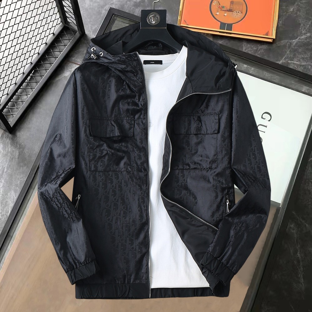 NO:595214,Dior official website same style, on sale in advance!  2025ss new autumn men's jacket, original single three-standard high-end version!  With hidden hood, custom-made fabrics at the counter, highly breathable and comfortable, impeccable details, brand element design concept, reflecting high quality. It feels delicate and soft!  It presents a casual cut and the upper body shape is awesome!  Size M～3XL, maximum wearing capacity is 195kg.,,dior,jackets & coats,jackets & coats,hats,alexander wang19860909迪奥 官网同款,提前发售！2025ss开 秋新款男士夹克外套,原单三标齐全高端版本！带隐藏帽,专柜定制面料 透气舒适度高,细节无可挑剔,品牌元素设计理念,体现高品质.手感细腻柔软！呈现休闲裁剪,上身版型超赞！码数M～3XL,最大穿195斤.,,dior,jackets & coats,jackets & coats,hats,alexander wang,Men's clothing