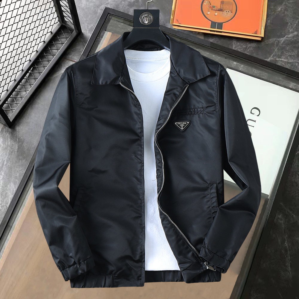 NO:595222,Same style as Prada official website, on sale in advance!  2025ss new autumn men's jacket, original single three-standard high-end version!  With hidden hood, custom-made fabrics at the counter, highly breathable and comfortable, impeccable details, brand element design concept, reflecting high quality. It feels delicate and soft!  It presents a casual cut and the upper body shape is awesome!  Size M～3XL, maximum wear is 195kg.,,prada,jackets & coats,jackets & coats,hats,alexander wang19860909普拉达 官网同款,提前发售！2025ss开 秋新款男士夹克外套,原单三标齐全高端版本！带隐藏帽,专柜定制面料 透气舒适度高,细节无可挑剔,品牌元素设计理念,体现高品质.手感细腻柔软！呈现休闲裁剪,上身版型超赞！码数M～3XL,最大穿195斤.,,prada,jackets & coats,jackets & coats,hats,alexander wang,Men's clothing