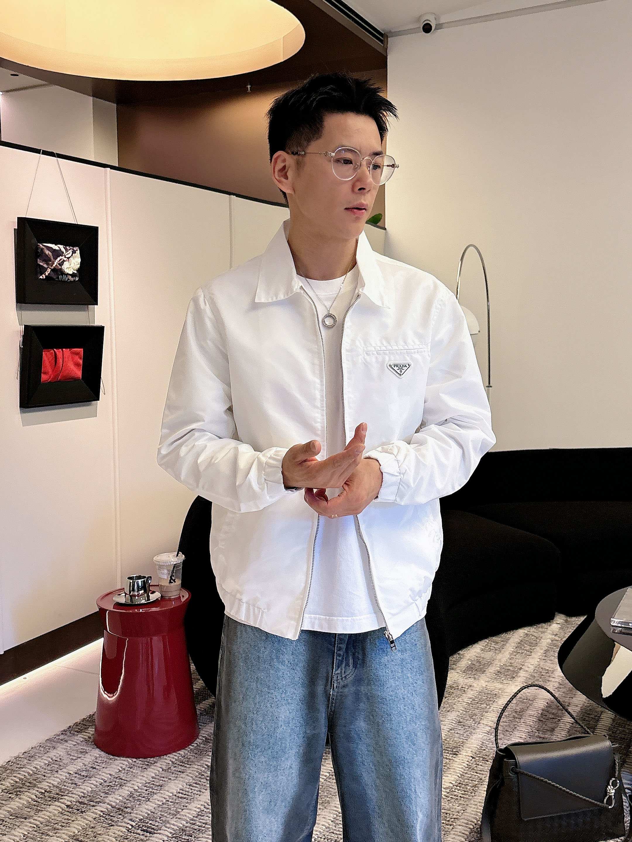 NO:745462,Same style as Prada official website, on sale in advance!  2026ss new spring men's jackets, original high-end version with three standards!  With hidden hood, custom-made fabrics at the counter, highly breathable and comfortable, impeccable details, brand element design concept, reflecting high quality. It feels delicate and soft!  It presents a casual cut and the upper body shape is awesome!  Size M～3XL, maximum wearing capacity is 195 catties.,,prada,jackets & coats,jackets & coats,hats,19860909普拉达 官网同款,提前发售！2026ss开春新款男士夹克外套,原单三标齐全高端版本！带隐藏帽,专柜定制面料 透气舒适度高,细节无可挑剔,品牌元素设计理念,体现高品质.手感细腻柔软！呈现休闲裁剪,上身版型超赞！码数M～3XL,最大穿195斤.,,prada,jackets & coats,jackets & coats,hats,,Men's clothing