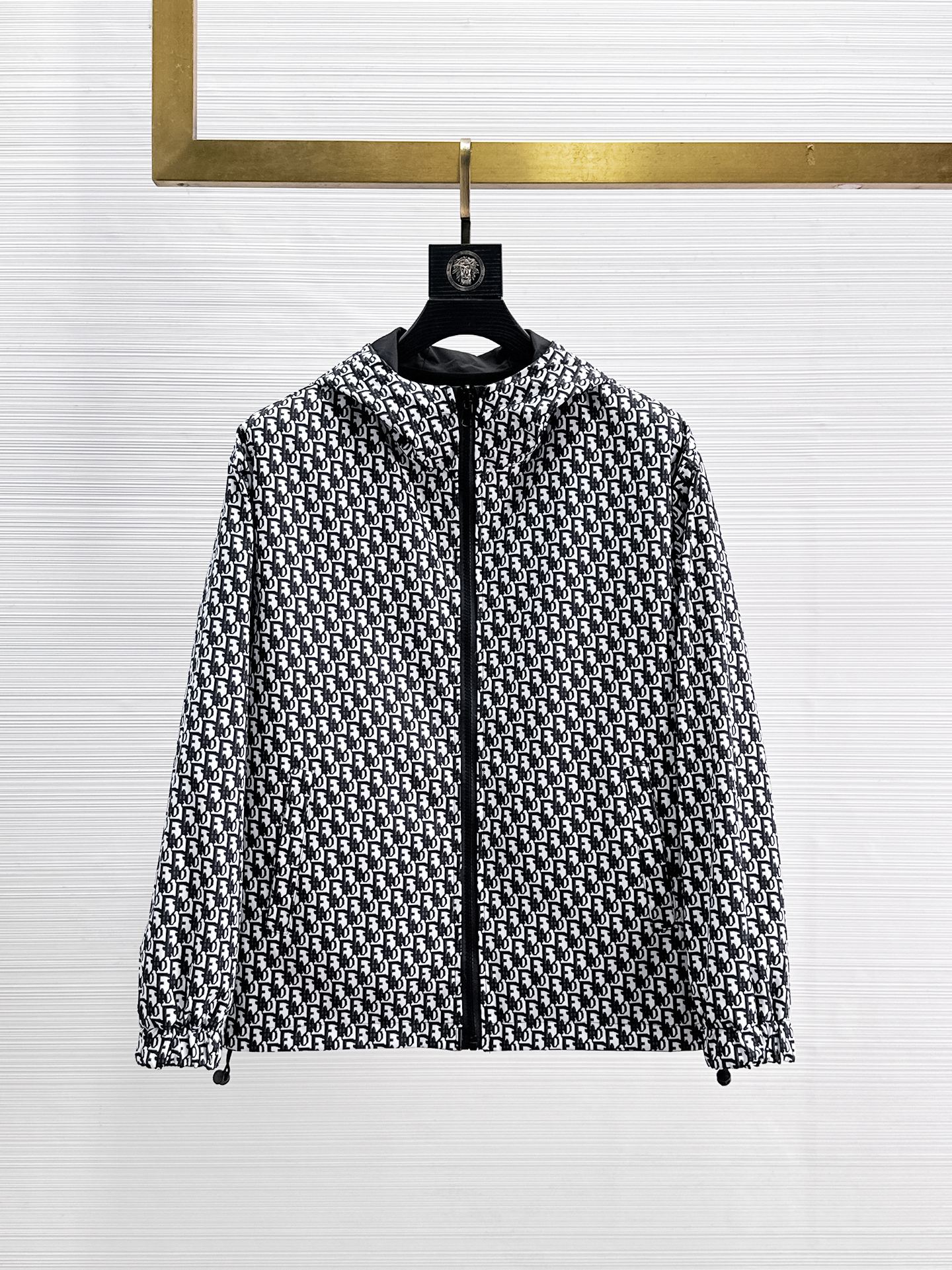 NO:869260,Dior official website same style, complete with three labels, sold in advance 2026ss spring new men's double-sided jacket, reversible original single with three labels, high-end version. Custom-made fabrics at the counter. Highly breathable and comfortable, impeccable details, brand element design concept, reflecting high quality. Delicate and soft hand feel. Casual tailoring, excellent upper body fit. Size M~3XL, maximum wear 195 catties, dior, jackets & coats, jackets & coats,19860909迪奥官网同款,三标齐全,提前发售 2026ss开春新款男士双面穿夹克外套,双面穿原单三标齐全高端版本 专柜定制面料 透气舒适度高,细节无可挑剔,品牌元素设计理念,体现高品质.手感细腻柔软 呈现休闲裁剪,上身版型超赞 码数M～3XL,最大穿195斤,,dior,jackets & coats,jackets & coats,,Men's clothing