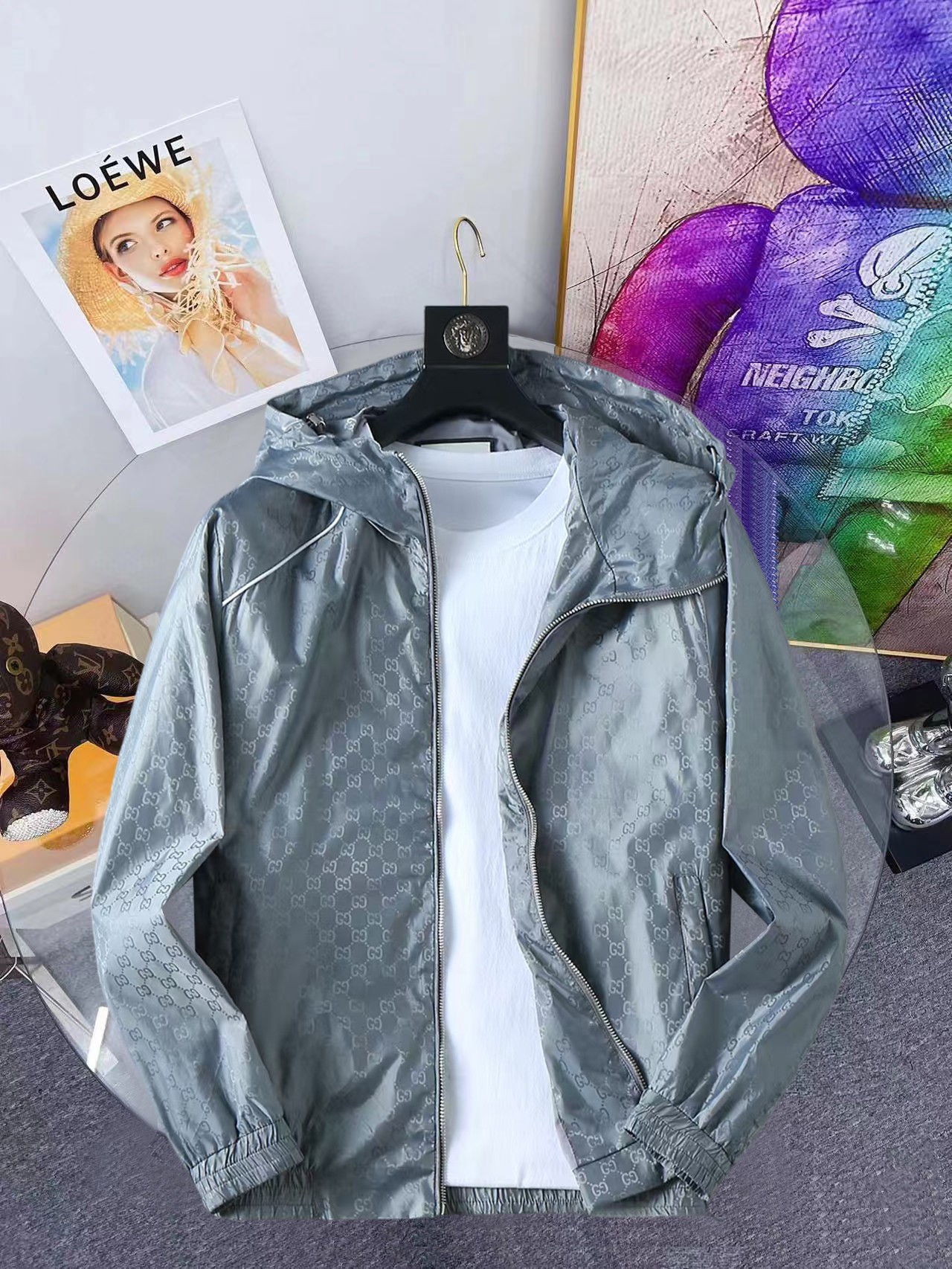 NO:648136,Gucci 2025 autumn and winter new jacket. Original 1:1 customized hardware accessories, all imported and original customization. Welcome to compare at the counter. Super soft, super heavy fabric, perfect workmanship. Pay attention to the fabric, which is super comfortable. Exclusive model. Non-market goods. Same size for men and women, M to XXXL,,jackets & coats,alexander wang19860909古奇 2025秋冬新款夹克 原版1:1订制五金配件全进口原版定制 欢迎专柜对比 超柔软 超级重面料做工杠杠的版型完美 注意面料超舒服 独家款 非市场货 男女同款尺码M一XXXL,,jackets & coats,alexander wang,Men's clothing