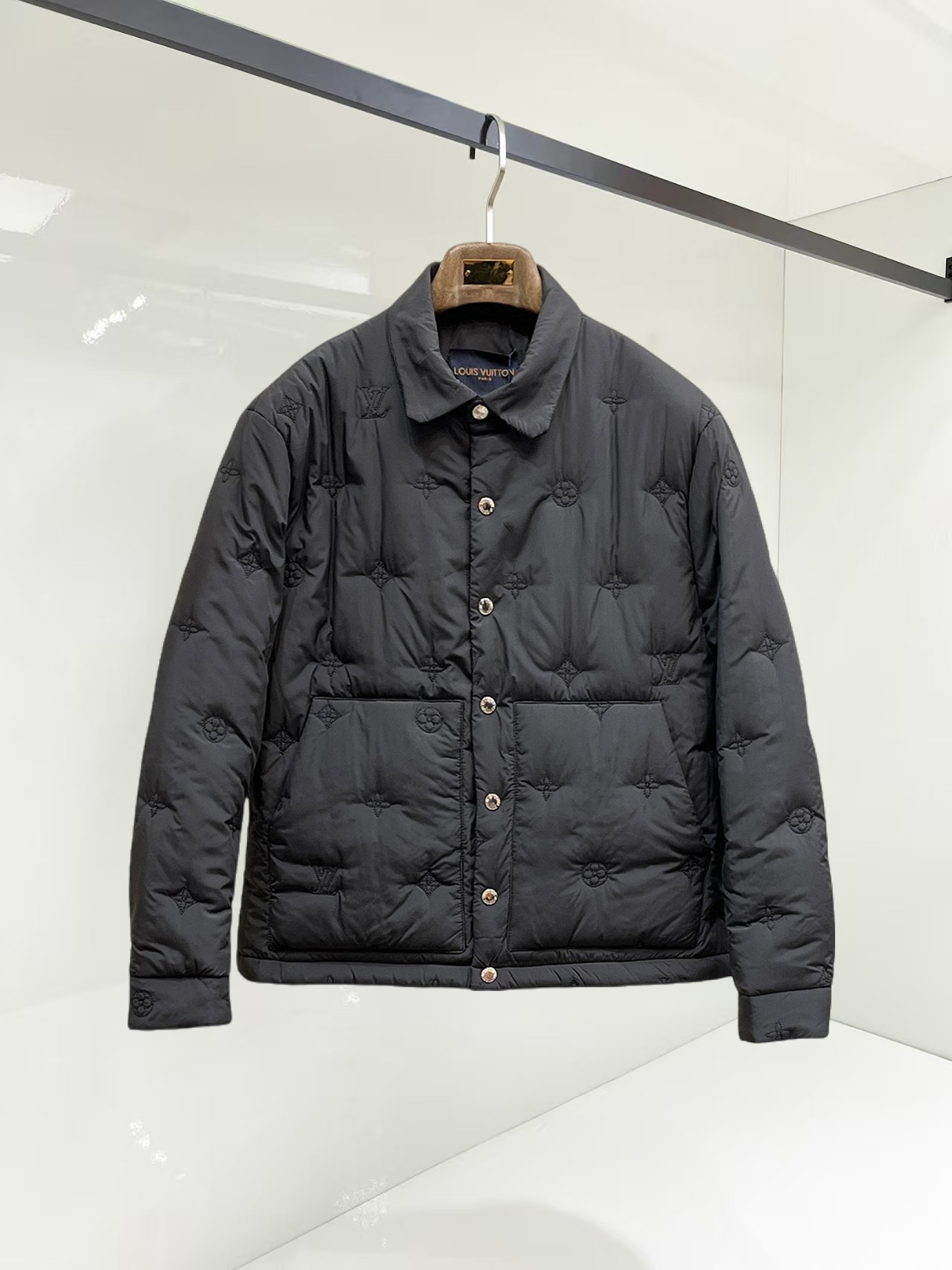 NO:731513,Support replacement after the year!  LV three-standard complete 2025ss winter new down jacket, the new product on the show is in perfect condition, comfortable and warm, the color is full and attractive, the design is very outstanding, it can easily enhance the fashion sense, the workmanship is extremely sophisticated and rigorous, and the wiring is neat and meticulous!  A masterpiece from a famous designer!  The upper body does not look bloated and is super handsome!  Available code sizes are M ~ XXXL and support exchange after the end of the year!  Arc'teryx's 2025ss winter new down jacket with all three standards, the new product on the show is in perfect condition, comfortable and warm, the color is full and attractive, the design is very outstanding, it can easily enhance the fashion sense, the workmanship is extremely sophisticated and rigorous, and the wiring is neat and meticulous!  A masterpiece from a famous designer!  The upper body does not look bloated and is super handsome!  Available sizes M ~ XXXL,,louis vuittonarc'teryx,jackets & coats,down jacket,19860909支持年后退换！LV 三标齐全 2025ss冬季新款羽绒棉服外套,秀场新品品相非常完美,舒适保暖,色泽饱满诱人,非常出彩的设计,轻松将时髦感进阶,做工极为考究严谨,走线工整细致！大牌设计师巨作！上身不显臃肿、超级帅气！现货码数M ～ XXXL支持年后退换！ 始祖鸟 三标齐全 2025ss冬季新款羽绒棉服外套,秀场新品品相非常完美,舒适保暖,色泽饱满诱人,非常出彩的设计,轻松将时髦感进阶,做工极为考究严谨,走线工整细致！大牌设计师巨作！上身不显臃肿、超级帅气！现货码数M ～ XXXL,,louis vuittonarc'teryx,jackets & coats,down jacket,,Men's clothing