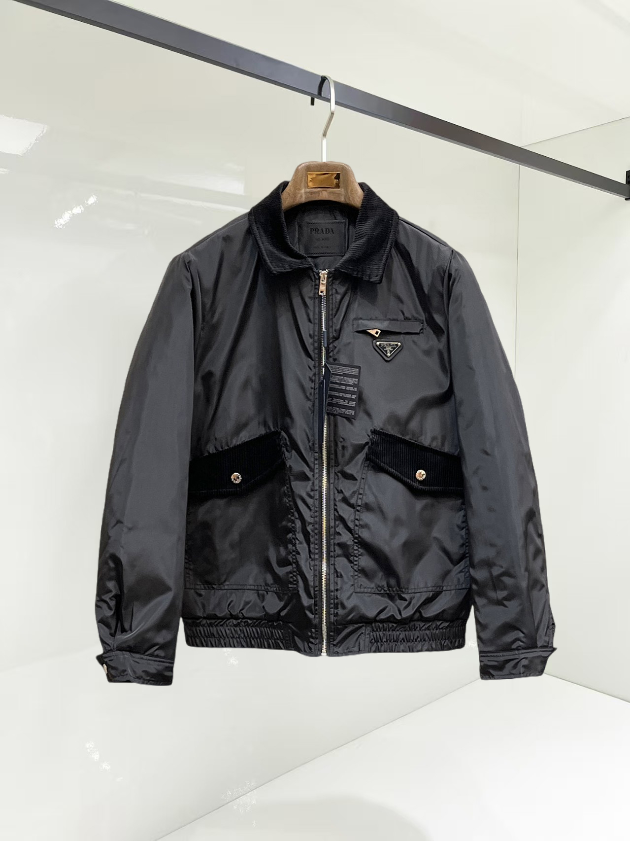 NO:731489,Support replacement after the year!  Prada's new 2025ss winter down jacket with all three standards is in perfect condition. It's comfortable and warm, and the color is full and attractive. The design is very outstanding, and it can easily enhance the sense of fashion. The workmanship is extremely sophisticated and rigorous, and the wiring is neat and meticulous!  A masterpiece from a famous designer!  The upper body does not look bloated and is super handsome!  Available code sizes are M ~ XXXL and support exchange after the end of the year!  Arc'teryx's 2025ss winter new down jacket with all three standards, the new product on the show is in perfect condition, comfortable and warm, the color is full and attractive, the design is very outstanding, it can easily enhance the fashion sense, the workmanship is extremely sophisticated and rigorous, and the wiring is neat and meticulous!  A masterpiece from a famous designer!  The upper body does not look bloated and is super handsome!  Available sizes M ~ XXXL,, pradaarc'teryx, jackets & coats, down jacket,19860909支持年后退换！普拉达 三标齐全 2025ss冬季新款羽绒棉服外套,秀场新品品相非常完美,舒适保暖,色泽饱满诱人,非常出彩的设计,轻松将时髦感进阶,做工极为考究严谨,走线工整细致！大牌设计师巨作！上身不显臃肿、超级帅气！现货码数M ～ XXXL支持年后退换！ 始祖鸟 三标齐全 2025ss冬季新款羽绒棉服外套,秀场新品品相非常完美,舒适保暖,色泽饱满诱人,非常出彩的设计,轻松将时髦感进阶,做工极为考究严谨,走线工整细致！大牌设计师巨作！上身不显臃肿、超级帅气！现货码数M ～ XXXL,,pradaarc'teryx,jackets & coats,down jacket,,Men's clothing