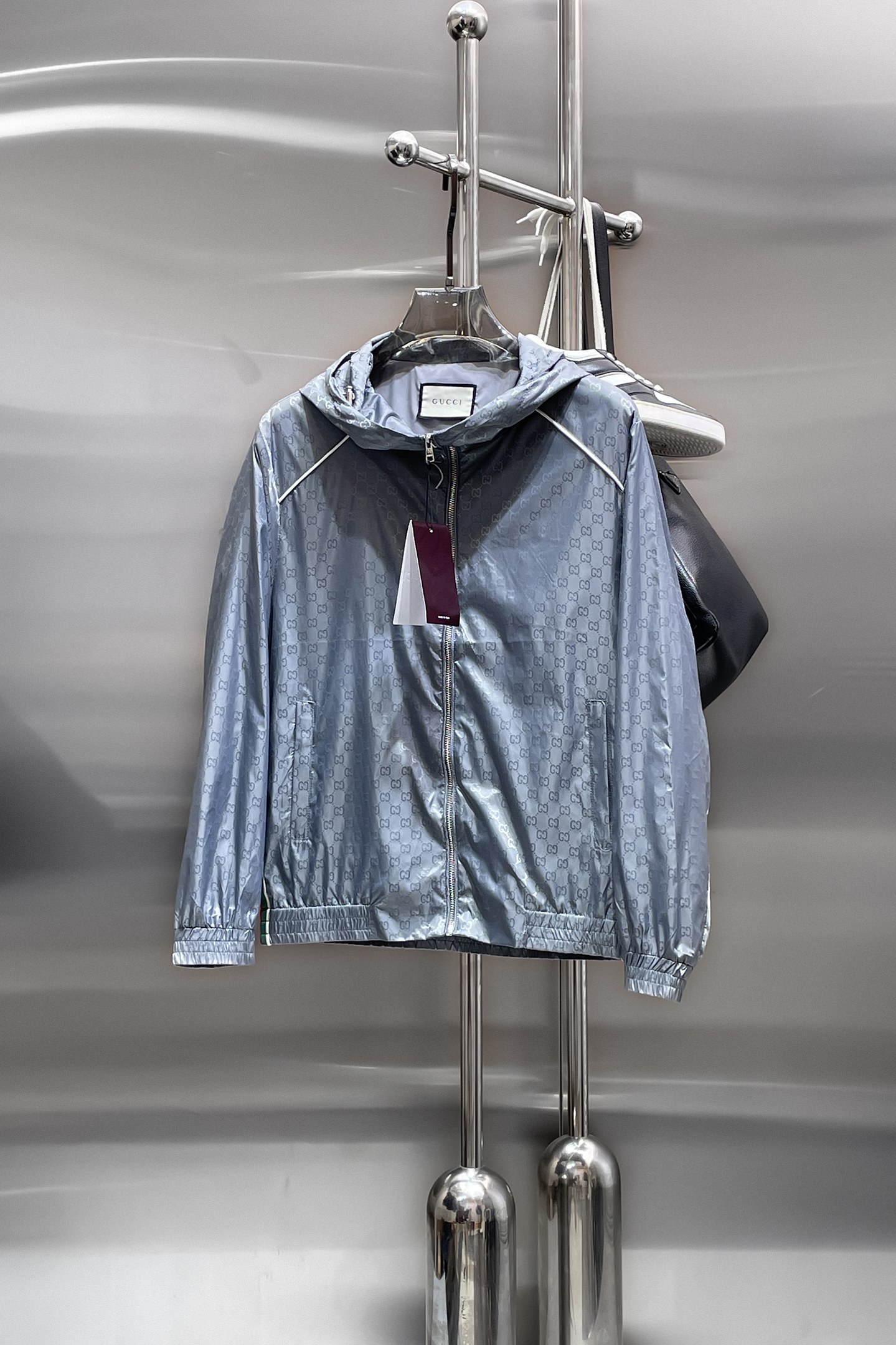NO:849786,Gucci official website, same style, complete with three labels, on sale in advance. 2026ss new spring men's jacket, complete with three labels, high-end version of the original order. Custom-made fabrics at the counter. Highly breathable and comfortable, impeccable details, brand element design concept, reflecting high quality. Delicate and soft feel. Casual tailoring, excellent upper body size. M～3XL, maximum wear 195 catties,,jackets & coats,jackets & coats,19860909古奇 官网同款,三标齐全,提前发售 2026ss开春新款男士夹克外套,原单三标齐全高端版本 专柜定制面料 透气舒适度高,细节无可挑剔,品牌元素设计理念,体现高品质.手感细腻柔软 呈现休闲裁剪,上身版型超赞 码数M～3XL,最大穿195斤,,jackets & coats,jackets & coats,,Men's clothing