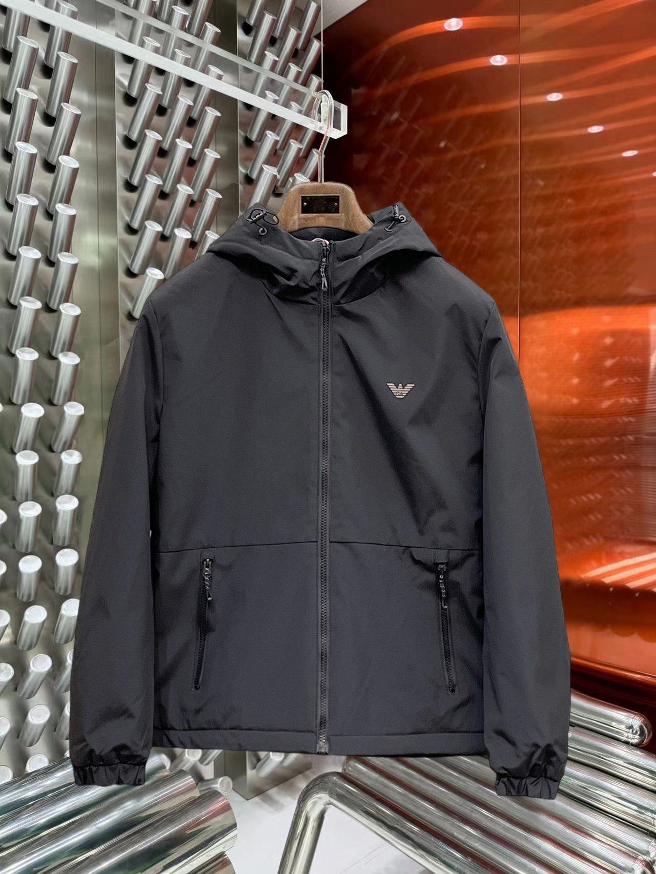 NO:644788,Armani's 2025ss new winter down jacket with three complete standards, the new product on the show is in perfect condition, comfortable and warm, the color is full and attractive, the design is very outstanding, it can easily enhance the sense of fashion, the workmanship is extremely sophisticated and rigorous, and the wiring is neat and meticulous!  A masterpiece from a famous designer!  The upper body does not look bloated and is super handsome!  Available sizes M ~ XXXL,,armani,jackets & coats,down jacket,alexander wang19860909阿玛尼 三标齐全 2025ss冬季新款羽绒棉服外套,秀场新品品相非常完美,舒适保暖,色泽饱满诱人,非常出彩的设计,轻松将时髦感进阶,做工极为考究严谨,走线工整细致！大牌设计师巨作！上身不显臃肿、超级帅气！现货码数M ～ XXXL,,armani,jackets & coats,down jacket,alexander wang,Men's clothing