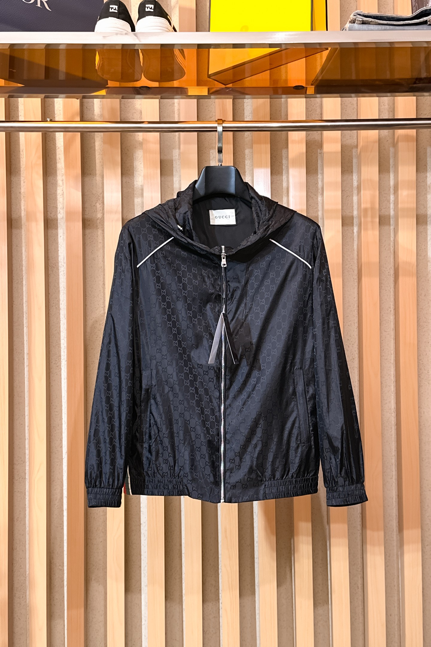 NO:650536,Gucci, 2025 new men's casual customized jackets. Put on a simple and capable casual jacket, and instantly return to a fashionable and domineering state, and full of vitality. The most popular zipper design in history, all fabrics need to be customized, full of luxury. The slim tailoring reflects our perfect body shape, which can be easily controlled regardless of fat or thin. Super versatile style, not picky, suitable for different age groups. High street practical wear, spring and summer matching tools, sizes M~3XL,, jackets &  coats,jackets & coats,alexander wang19860909古奇、2025新款男士休闲定制夹克外套.穿上简约干练的休闲外套,瞬间重回时髦霸气,又是活力满满的状态.史前最流行的拉链设计,面料全部需要定制,奢华感十足.修身的剪裁体现出我们完美的体型无论胖瘦都可以轻松驾驭.超百搭款式,不挑身材的款,适合不同年龄段穿着.高街实穿款,春夏搭配利器 尺码M~3XL,,jackets & coats,jackets & coats,alexander wang,Men's clothing