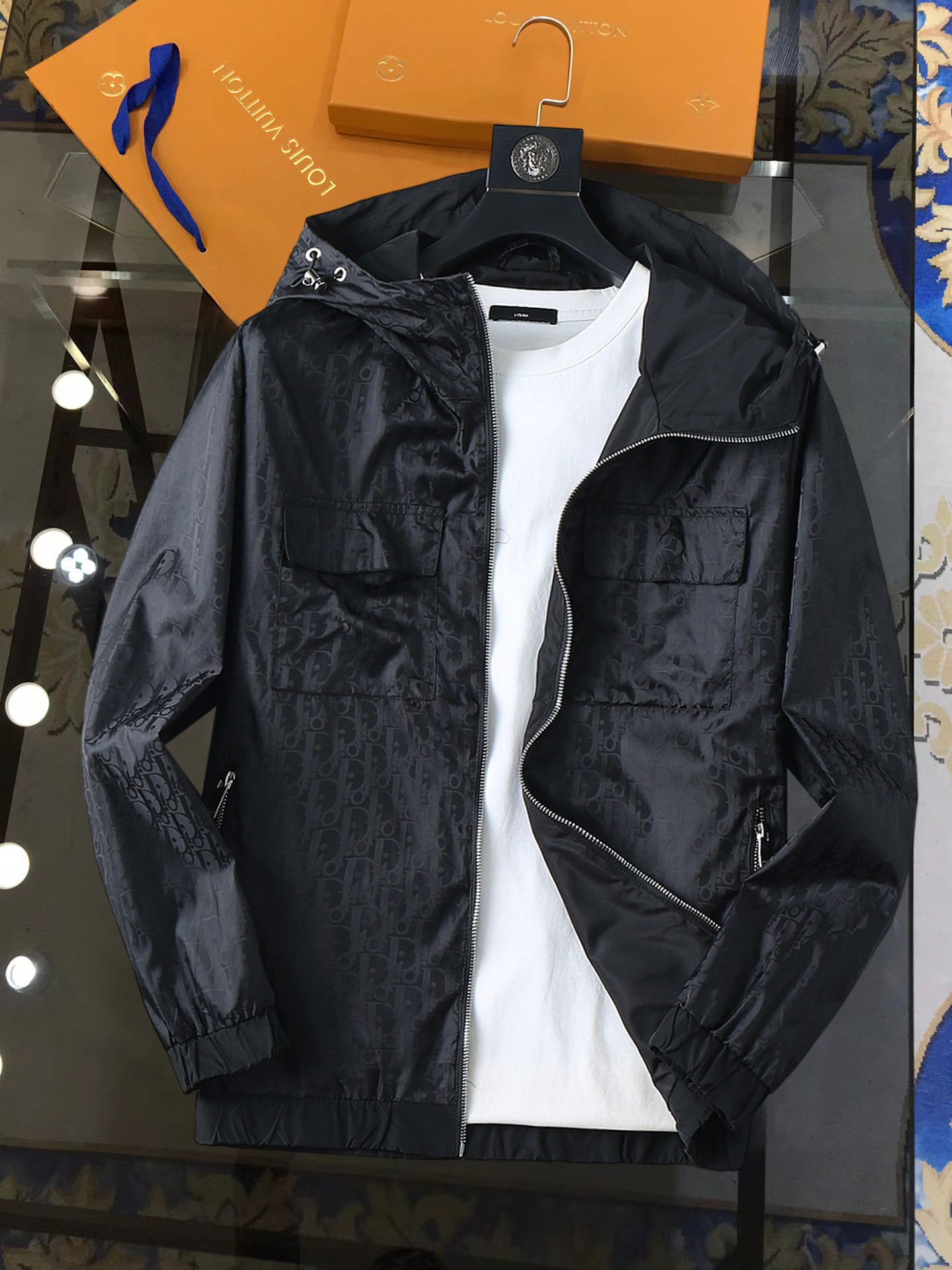 NO:728393,Support replacement after the year!  Same style as Dior official website, on sale in advance!  ss new autumn men's jackets, high-end version with complete three-standard original order!  , counter-customized fabrics with high breathability and comfort, impeccable details, brand element design concept, reflecting high quality. It feels delicate and soft!  It presents a casual cut and the upper body shape is awesome!  Size M～3XL, maximum wearing capacity is 195kg.,,dior,jackets & coats,jackets & coats,19860909支持年后退换！迪奥 官网同款,提前发售！ss开秋新款男士夹克外套,原单三标齐全高端版本！,专柜定制面料 透气舒适度高,细节无可挑剔,品牌元素设计理念,体现高品质.手感细腻柔软！呈现休闲裁剪,上身版型超赞！码数M～3XL,最大穿195斤.,,dior,jackets & coats,jackets & coats,,Men's clothing