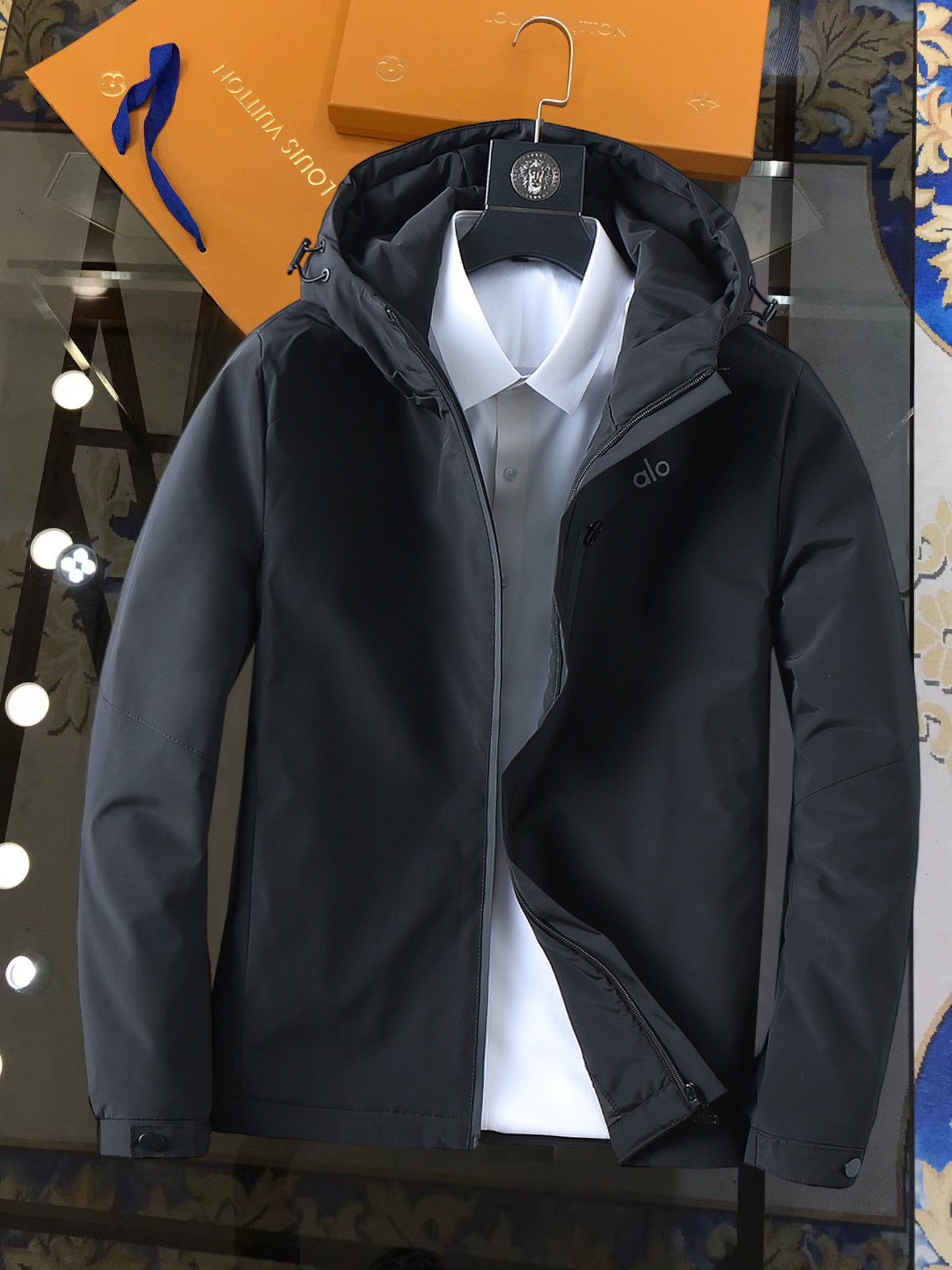 NO:728514,Support replacement after the year!  alo's three-standard complete ss winter new down jacket, the new product on the show is in perfect condition, comfortable and warm, the color is full and attractive, the design is very brilliant, it can easily enhance the fashion sense, the workmanship is extremely sophisticated and rigorous, and the wiring is neat and meticulous!  A masterpiece from a famous designer!  The upper body does not look bloated and is super handsome!  Available sizes M ~ XXXL,,jackets & coats,down jacket,19860909支持年后退换！ alo 三标齐全 ss冬季新款羽绒棉服外套,秀场新品品相非常完美,舒适保暖,色泽饱满诱人,非常出彩的设计,轻松将时髦感进阶,做工极为考究严谨,走线工整细致！大牌设计师巨作！上身不显臃肿、超级帅气！现货码数M ～ XXXL,,jackets & coats,down jacket,,Men's clothing