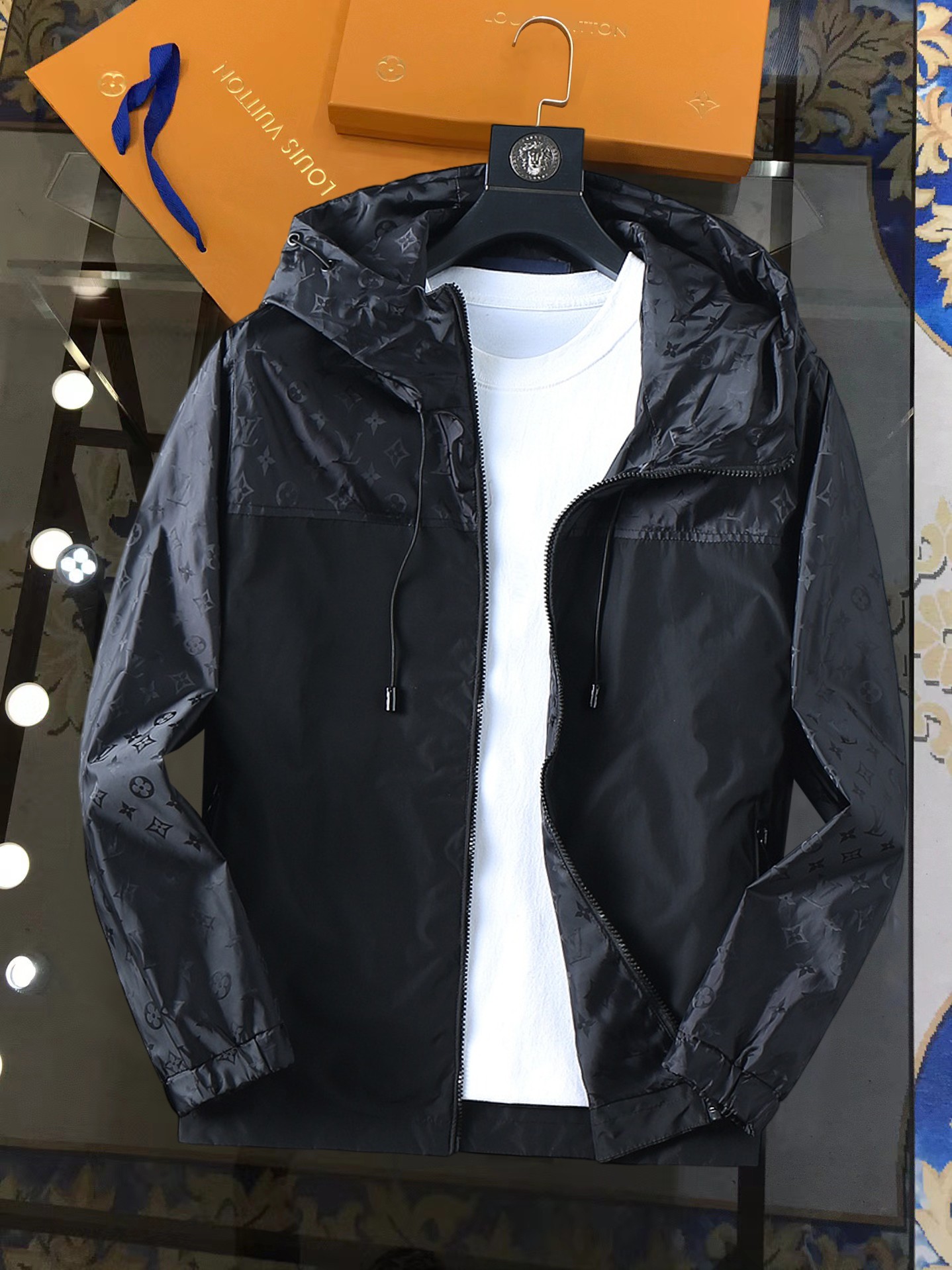 NO:728414,Support replacement after the year!  Same style as on LV official website, on sale in advance!  ss new autumn men's jackets, high-end version with complete three-standard original order!  , counter-customized fabrics with high breathability and comfort, impeccable details, brand element design concept, reflecting high quality. It feels delicate and soft!  It presents a casual cut and the upper body shape is awesome!  Size M～3XL, maximum wearing capacity is 195 catties.,,louis vuitton,jackets & coats,jackets & coats,19860909支持年后退换！LV 官网同款,提前发售！ss开秋新款男士夹克外套,原单三标齐全高端版本！,专柜定制面料 透气舒适度高,细节无可挑剔,品牌元素设计理念,体现高品质.手感细腻柔软！呈现休闲裁剪,上身版型超赞！码数M～3XL,最大穿195斤.,,louis vuitton,jackets & coats,jackets & coats,,Men's clothing