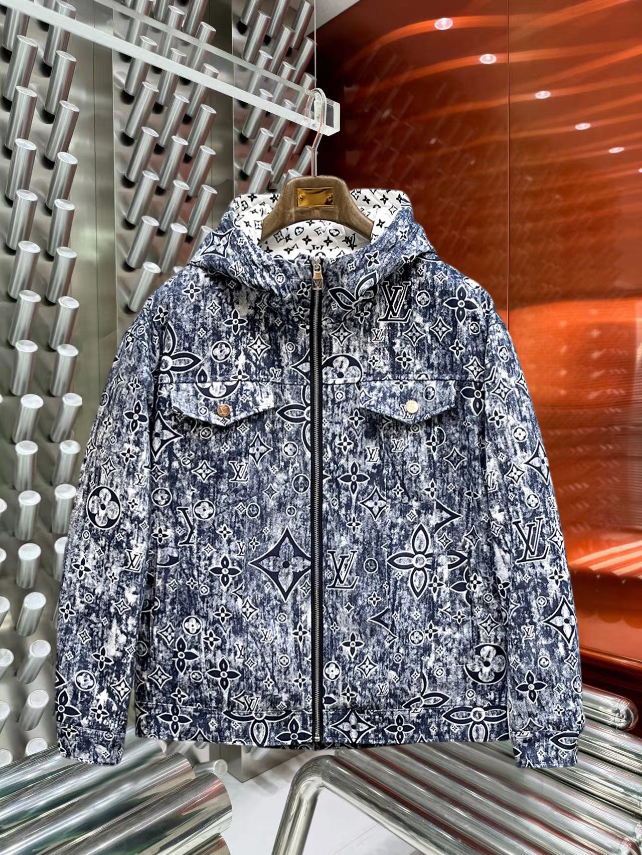 NO:644835,LV 2025ss new winter product, fashionable top down jacket, filled with imported down, the highest quality on the market, imported fabrics, the highest lining standards, no down, all accessories and hardware are custom-made from the original factory, 10 years of focus on clothing production, ensuring the smoothness of each piece of clothing, the Rolls Royce of down jackets. Sizes M-L-XL-2XL-3XL, Louis Vuitton, down jacket, alexander wang19860909LV 2025ss冬季新品,时尚顶级羽绒服 填充进口羽绒朵,市面最高品质,进口面料,里布最高标准,绝不跑绒,辅料五金全部原厂定做,10年专注服装生产,保证每件衣服的平整性,羽绒服界的劳斯莱斯 尺码M-L-XL-2XL-3XL,,louis vuitton,down jacket,alexander wang,Men's clothing