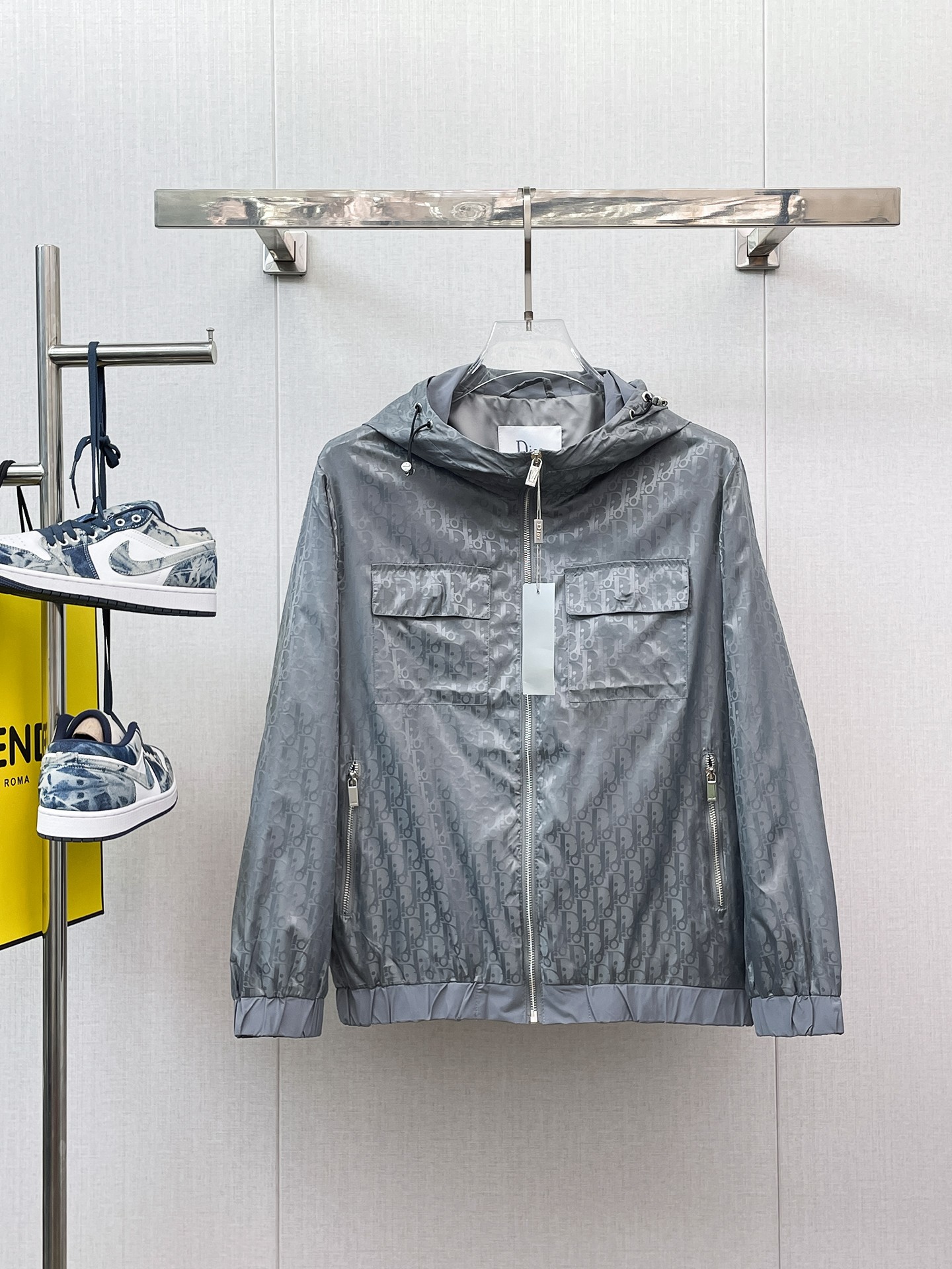 NO:658059,Dior official website same style, complete with three labels, sold in advance 2025ss new autumn men's leather jacket, original three labels complete high-end version, counter-customized fabric, high breathability and comfort, impeccable details, brand element design concept, reflecting high quality. Delicate and soft hand feel, casual tailoring, excellent upper body shape, size M ~ 3XL, maximum wear 195 pounds,, dior, jackets & coats, jackets & coats, leather jacket, alexander  wang19860909迪奥官网同款,三标齐全,提前发售 2025ss开秋新款男士皮衣夹克外套,原单三标齐全高端版本 专柜定制面料 透气舒适度高,细节无可挑剔,品牌元素设计理念,体现高品质.手感细腻柔软 呈现休闲裁剪,上身版型超赞 码数M～3XL,最大穿195斤,,dior,jackets & coats,jackets & coats,leather jacket,alexander wang,Men's clothing