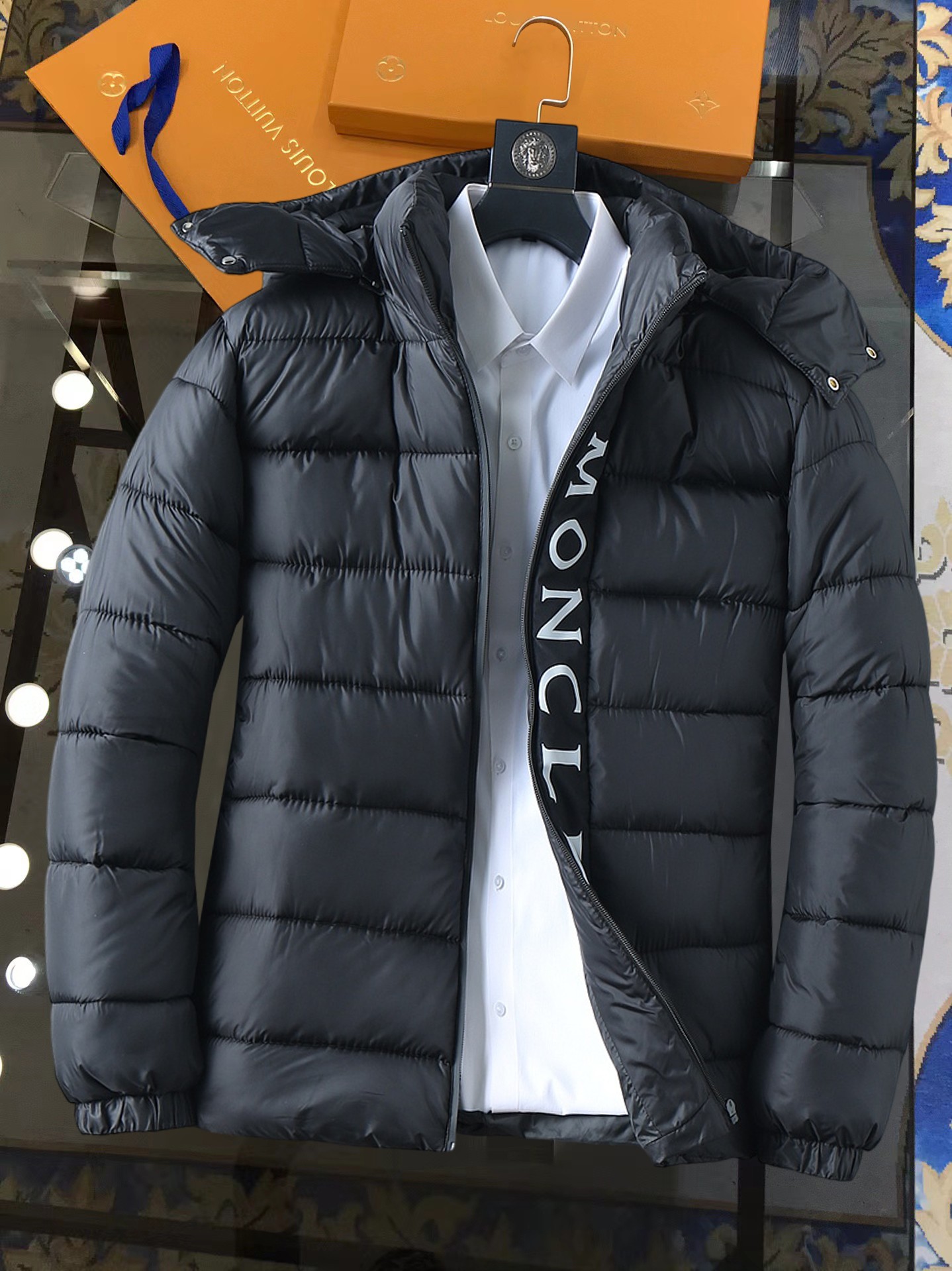 NO:728445,Support replacement after the year!  Mengkou, complete with three standards, ss new winter down jacket, the new product on the show is in perfect condition, comfortable and warm, the color is full and attractive, the very outstanding design can easily enhance the fashion sense, the workmanship is extremely sophisticated and rigorous, and the wiring is neat and meticulous!  A masterpiece from a famous designer!  The upper body does not look bloated and is super handsome!  Available sizes M ~ XXXL,,Moncler,jackets & coats,down jacket,19860909支持年后退换！ 蒙口 三标齐全 ss冬季新款羽绒棉服外套,秀场新品品相非常完美,舒适保暖,色泽饱满诱人,非常出彩的设计,轻松将时髦感进阶,做工极为考究严谨,走线工整细致！大牌设计师巨作！上身不显臃肿、超级帅气！现货码数M ～ XXXL,,Moncler,jackets & coats,down jacket,,Men's clothing