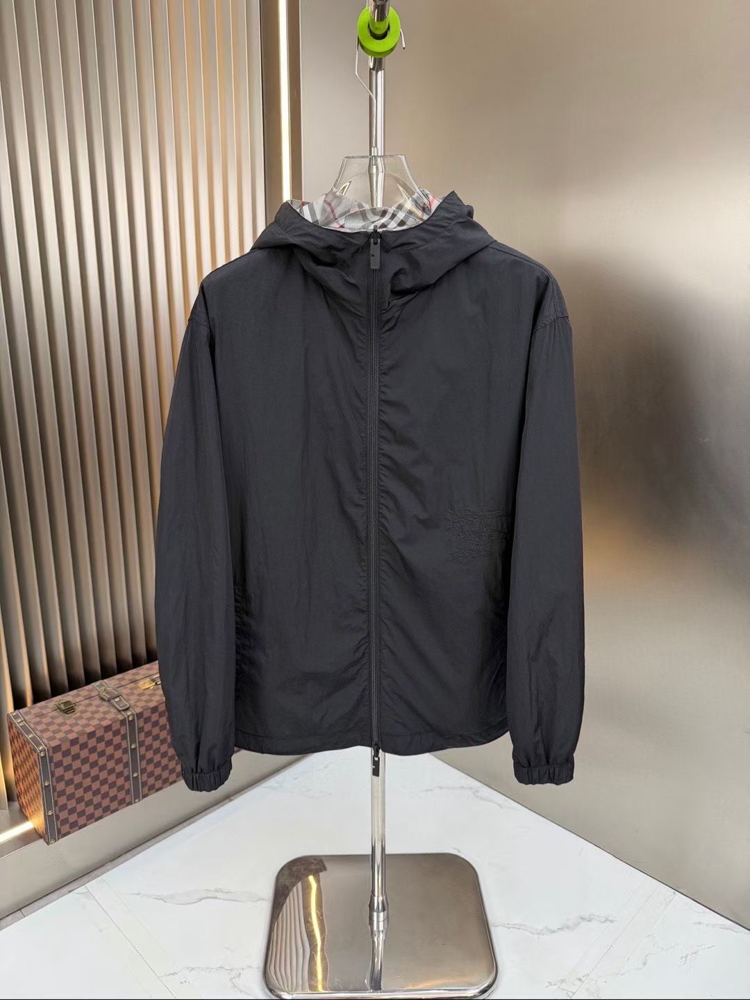 NO:954640,2026 new autumn and summer reversible jacket. Original 1:1 customized hardware accessories, all imported and original customization. Welcome to compare at the counter. Super soft, super heavy fabric, perfect workmanship. Pay attention to the fabric, which is super comfortable. Exclusive model. Not available in the market. Same size for men and women, M to XXXL,, jackets & coats,198609092026秋夏新款双面穿夹克 原版1:1订制五金配件全进口原版定制 欢迎专柜对比 超柔软 超级重面料做工杠杠的版型完美 注意面料超舒服 独家款 非市场货 男女同款尺码M一XXXL,,jackets & coats,,Men's clothing