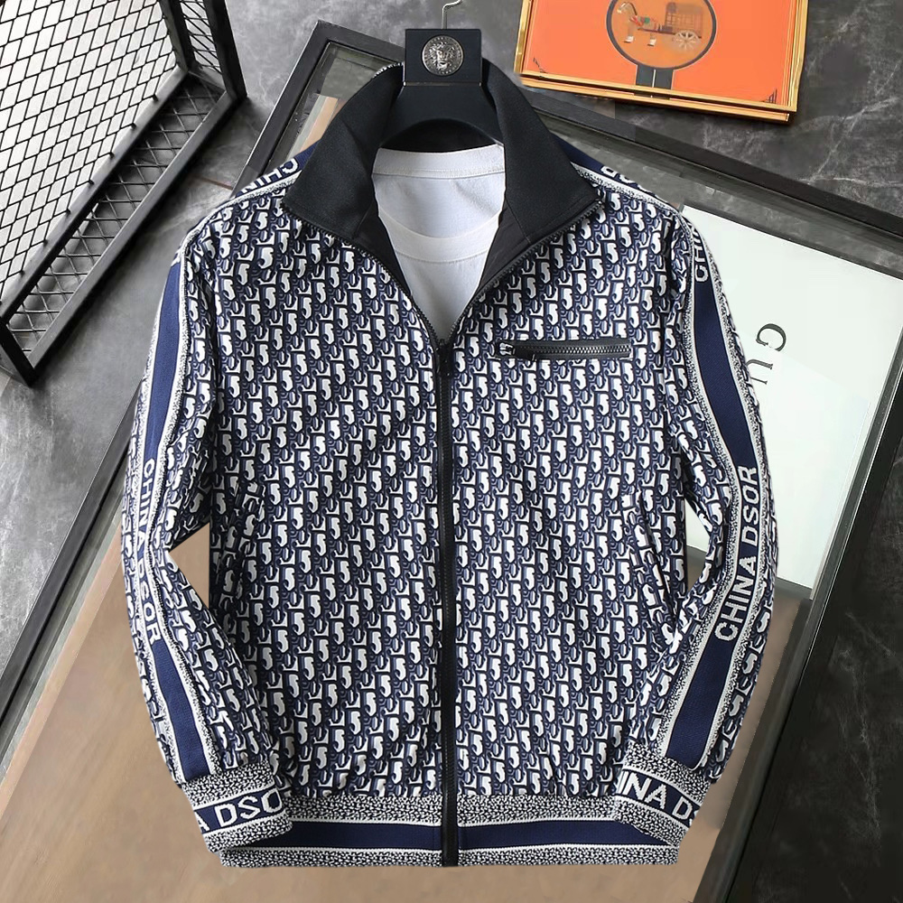 NO:758942,Same style as Dior official website, on sale in advance!  2026ss new spring men's reversible jacket, original single and three-label complete high-end version!  With hidden hood, custom-made fabrics at the counter, highly breathable and comfortable, impeccable details, brand element design concept, reflecting high quality. It feels delicate and soft!  It presents a casual cut and the upper body shape is awesome!  Size M～3XL, maximum wearing capacity is 195 catties.,,dior,jackets & coats,jackets & coats,hats,19860909迪奥 官网同款,提前发售！2026ss开 春新款男士双面穿夹克外套,原单三标齐全高端版本！带隐藏帽,专柜定制面料 透气舒适度高,细节无可挑剔,品牌元素设计理念,体现高品质.手感细腻柔软！呈现休闲裁剪,上身版型超赞！码数M～3XL,最大穿195斤.,,dior,jackets & coats,jackets & coats,hats,,Men's clothing