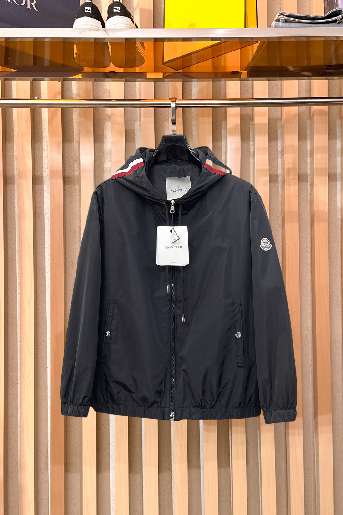 NO:870079,Mengkou, 2026 new men's casual customized jacket. Put on a simple and capable casual jacket, and instantly return to a fashionable and domineering state, and full of vitality. The most popular zipper design in history, all fabrics need to be customized, full of luxury. The slim tailoring reflects our perfect body shape, which can be easily controlled regardless of whether we are fat or thin. Super versatile style, not picky, suitable for different age groups. High-street practical wear, spring and summer matching tools, sizes M~3XL, Moncler, jackets  & coats,jackets & coats,19860909蒙口、2026新款男士休闲定制夹克外套.穿上简约干练的休闲外套,瞬间重回时髦霸气,又是活力满满的状态.史前最流行的拉链设计,面料全部需要定制,奢华感十足.修身的剪裁体现出我们完美的体型无论胖瘦都可以轻松驾驭.超百搭款式,不挑身材的款,适合不同年龄段穿着.高街实穿款,春夏搭配利器 尺码M~3XL,,Moncler,jackets & coats,jackets & coats,,Men's clothing