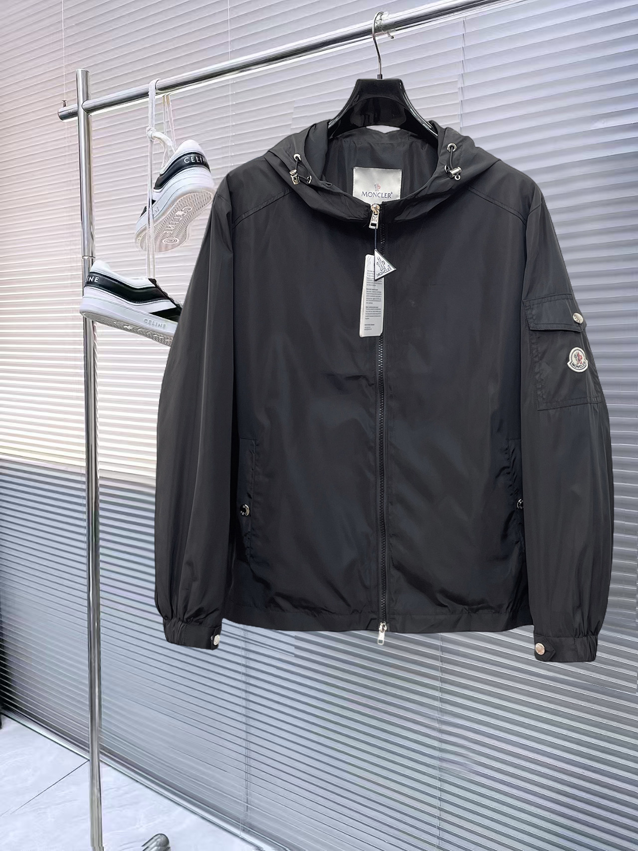 NO:947916,Mengkou, 2026 new men's casual customized jacket. Put on a simple and capable casual jacket, and instantly return to a fashionable and domineering state, and full of vitality. The most popular zipper design in history, all fabrics need to be customized, full of luxury. The slim tailoring reflects our perfect body shape, which can be easily controlled regardless of whether we are fat or thin. Super versatile style, not picky, suitable for different age groups. High street practical wear, autumn and summer matching tools, sizes M~3XL, Moncler, jackets  & coats,jackets & coats,19860909蒙口、2026新款男士休闲定制夹克外套.穿上简约干练的休闲外套,瞬间重回时髦霸气,又是活力满满的状态.史前最流行的拉链设计,面料全部需要定制,奢华感十足.修身的剪裁体现出我们完美的体型无论胖瘦都可以轻松驾驭.超百搭款式,不挑身材的款,适合不同年龄段穿着.高街实穿款,秋夏搭配利器 尺码M~3XL,,Moncler,jackets & coats,jackets & coats,,Men's clothing