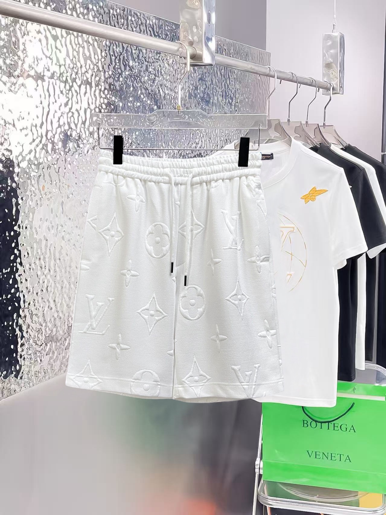 NO:862719,LV three-standard complete 2026 summer new men's casual shorts, advanced custom-made breathable fabrics, extremely breathable, elastic and comfortable, impeccable details, top-grade accessories, original logo design concept, delicate and soft feel!  The upper body fit is awesome!  Sizes M-XXXL, please state your height and weight when ordering,,louis vuitton,shorts,19860909LV 三标齐全 2026夏季新款男士休闲短裤,高级定制面料透气面料 透气弹力舒适度极高,细节无可挑剔,顶级辅料配备,原版logo设计理念,手感细腻柔软！上身版型超赞！尺码M-XXXL下单报身高体重,,louis vuitton,shorts,,Men's clothing