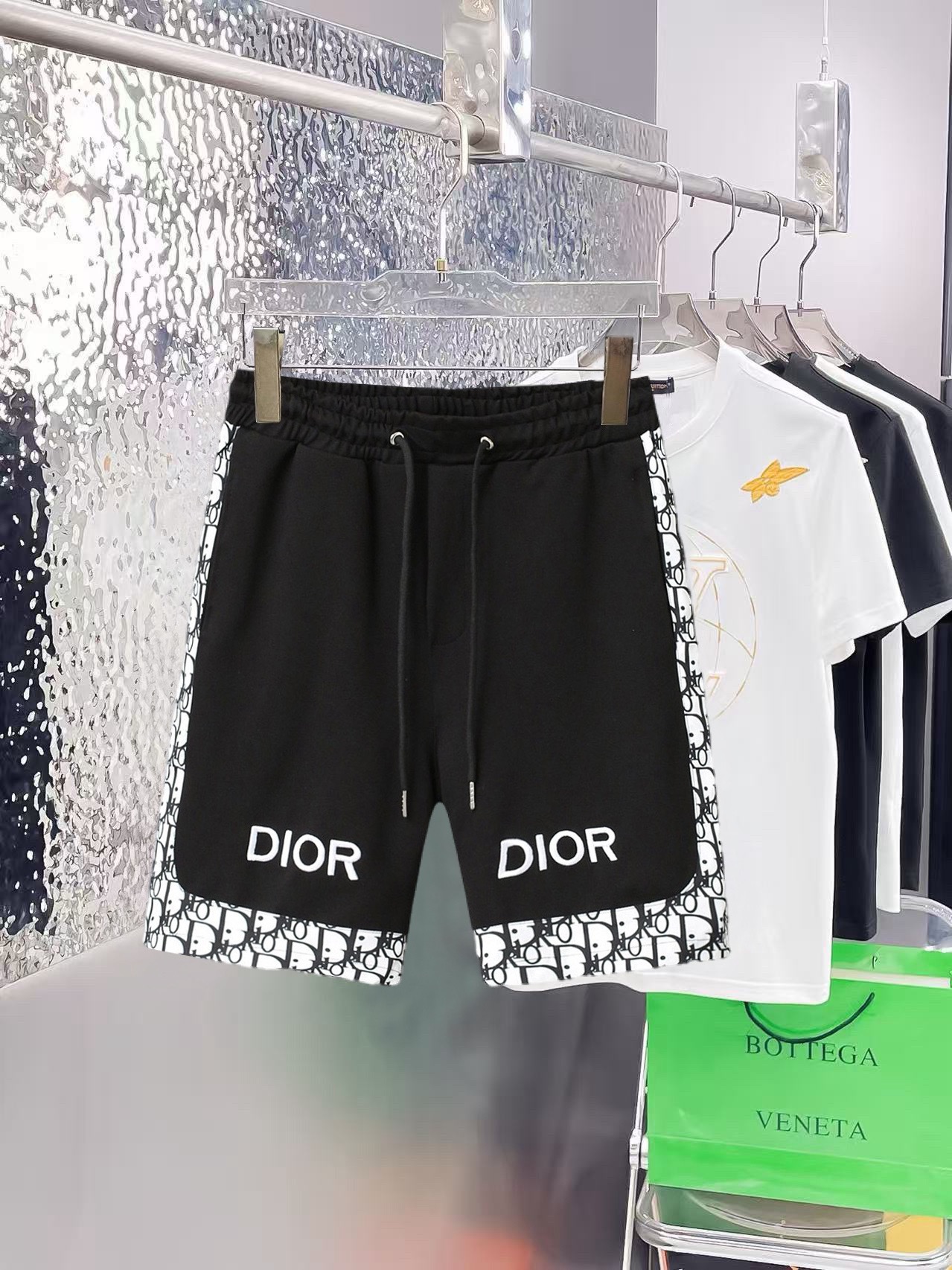 NO:862729,Dior's 2026 new summer men's casual shorts with three complete standards, advanced custom-made breathable fabrics, extremely breathable, elastic and comfortable, impeccable details, top-grade accessories, original logo design concept, delicate and soft feel!  The upper body fit is awesome!  For sizes M-XXXL, please state your height and weight when ordering, dior, shorts,19860909迪奥 三标齐全 2026夏季新款男士休闲短裤,高级定制面料透气面料 透气弹力舒适度极高,细节无可挑剔,顶级辅料配备,原版logo设计理念,手感细腻柔软！上身版型超赞！尺码M-XXXL下单报身高体重,,dior,shorts,,Men's clothing