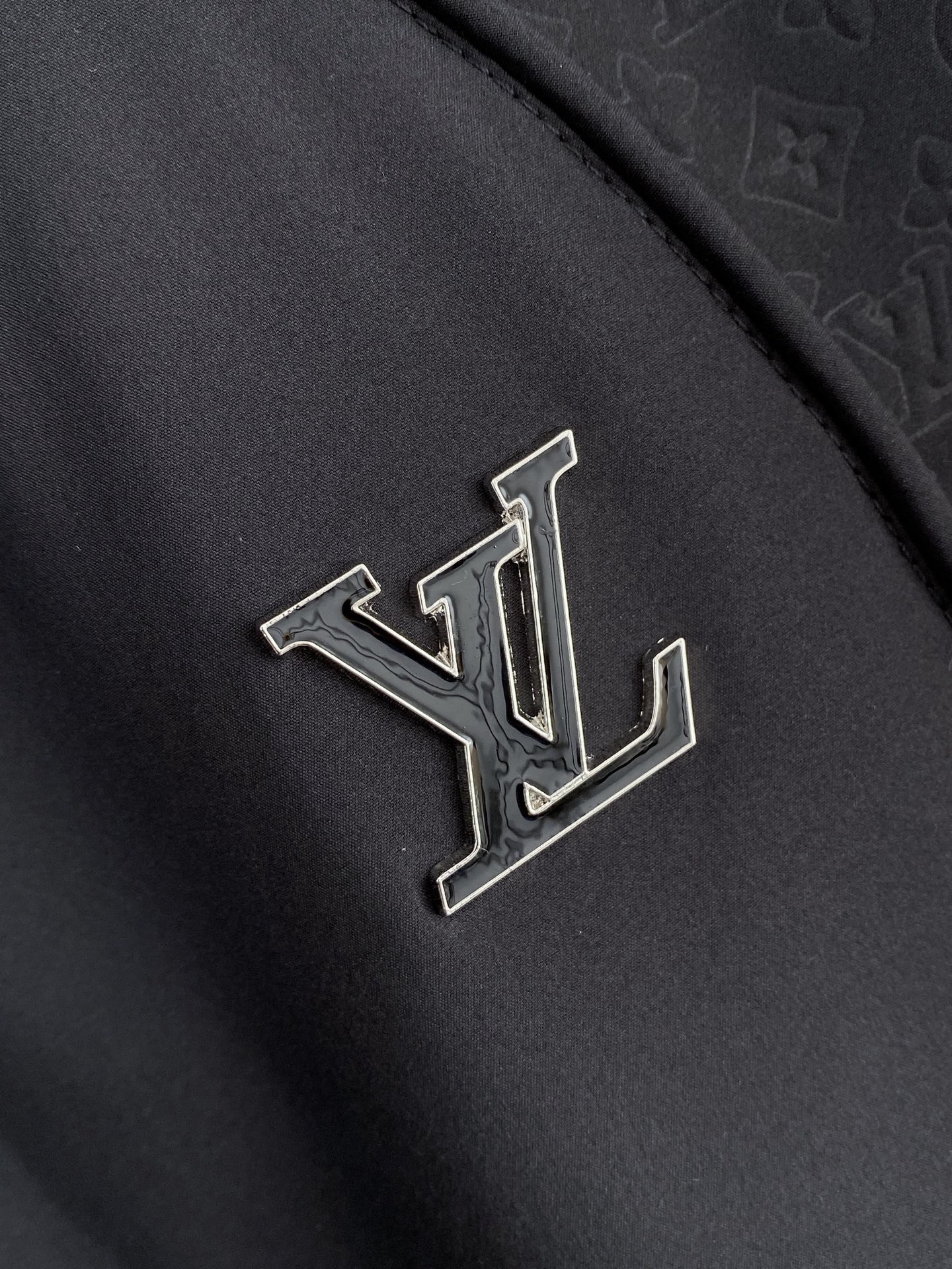 Louis Vuitton LV驴家26新款春装新品夹克 帽子可拆卸 采用拼接全身提花面料 面料全部采用定制定染的工艺
