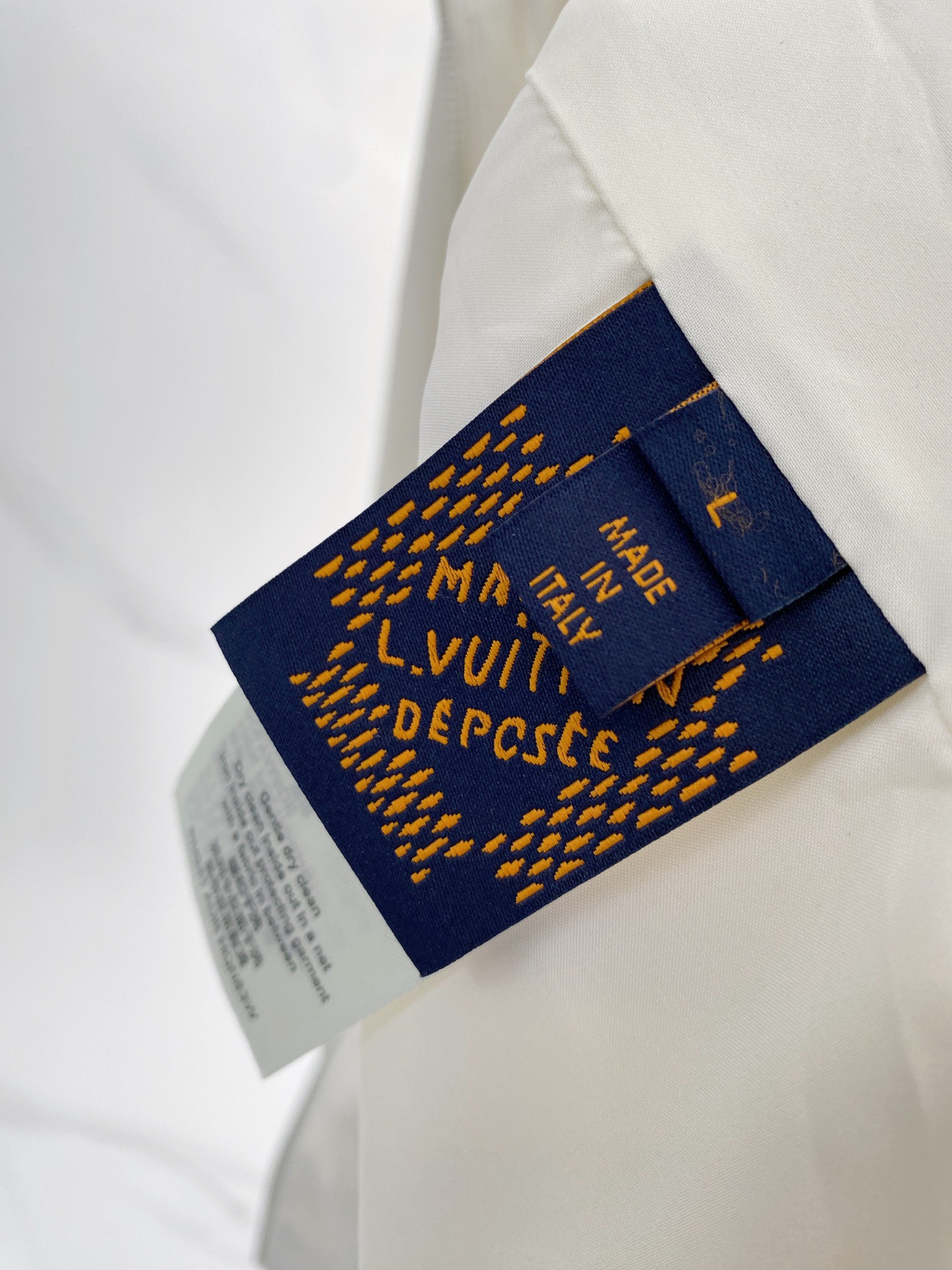 Louis Vuitton LV驴家26新款春装新品夹克 帽子可拆卸 采用拼接全身提花面料 面料全部采用定制定染的工艺