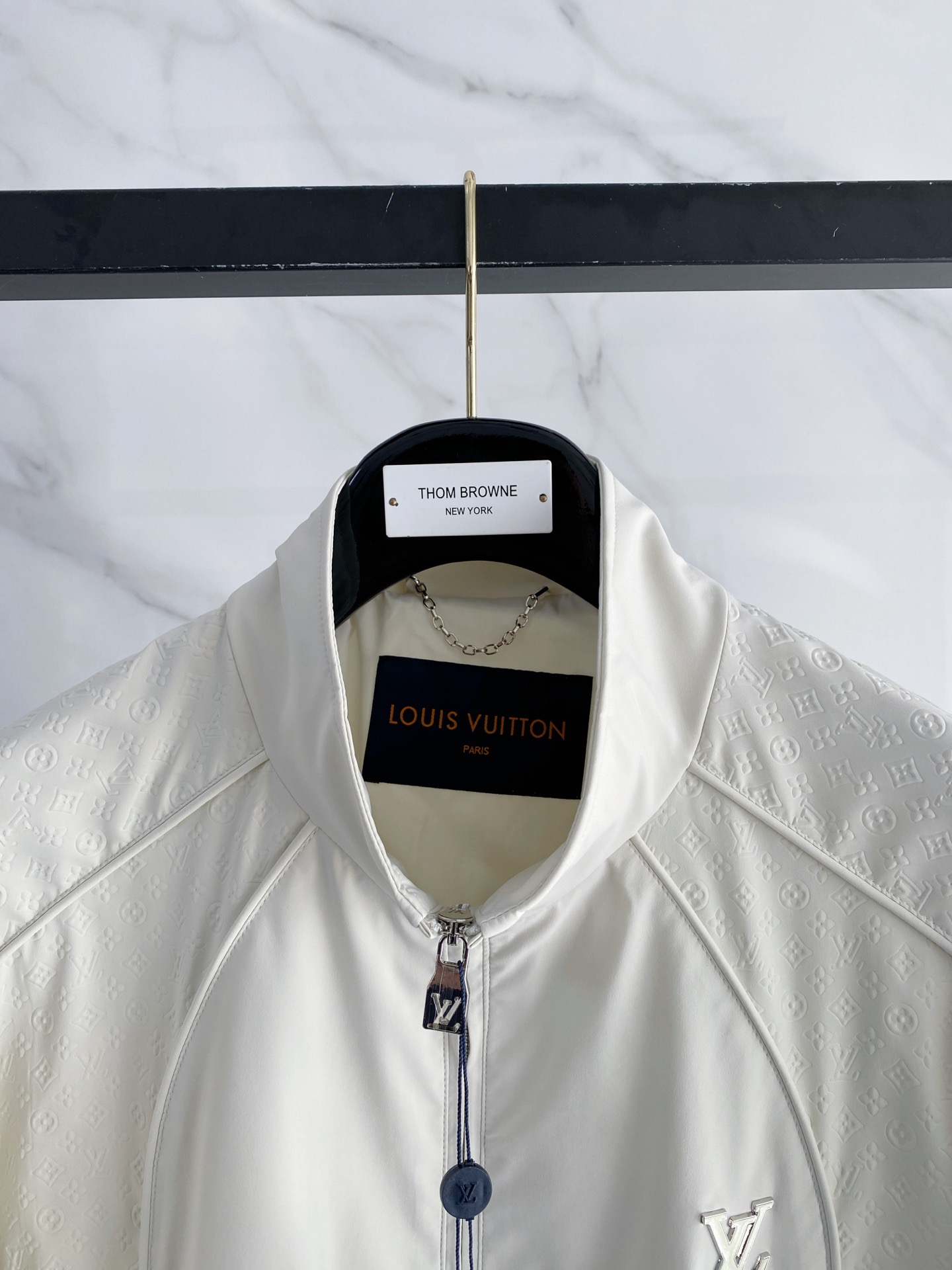 Louis Vuitton LV驴家26新款春装新品夹克 帽子可拆卸 采用拼接全身提花面料 面料全部采用定制定染的工艺