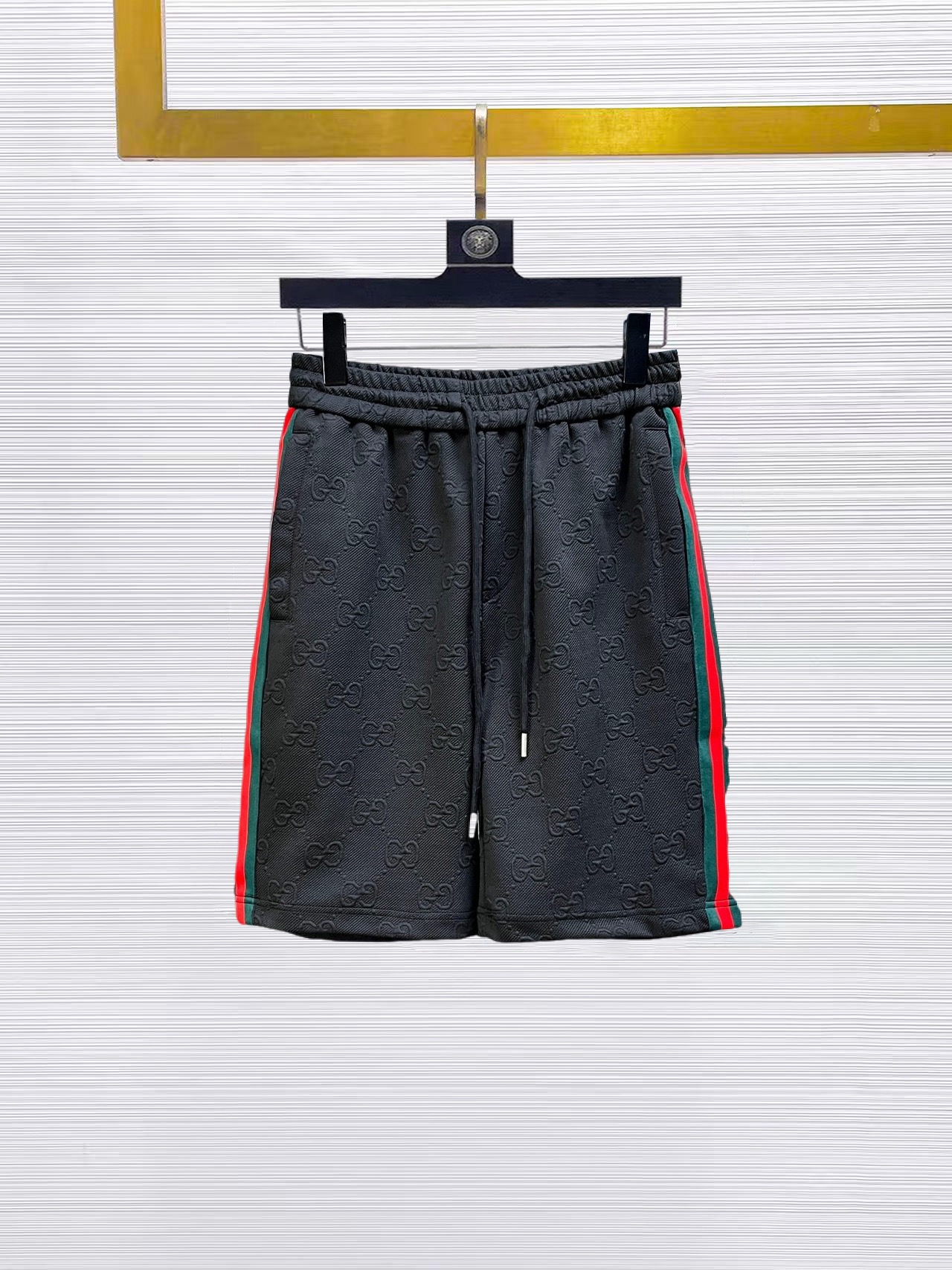 NO:874749,Gucci's three-standard complete 2026 new summer men's casual shorts, advanced custom-made breathable fabrics, extremely breathable, elastic and comfortable, impeccable details, top-grade accessories, original logo design concept, delicate and soft feel!  The upper body fit is awesome!  Sizes M-XXXL, please state your height and weight when ordering,,shorts,19860909古奇 三标齐全 2026夏季新款男士休闲短裤,高级定制面料透气面料 透气弹力舒适度极高,细节无可挑剔,顶级辅料配备,原版logo设计理念,手感细腻柔软！上身版型超赞！尺码M-XXXL下单报身高体重,,shorts,,Men's clothing