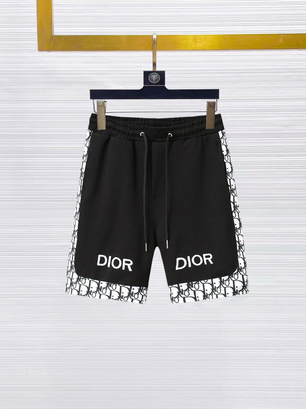 NO:874756,Dior's 2026 new summer men's casual shorts with three complete standards, advanced custom-made breathable fabrics, extremely breathable, elastic and comfortable, impeccable details, top-grade accessories, original logo design concept, delicate and soft feel!  The upper body fit is awesome!  For sizes M-XXXL, please state your height and weight when ordering, dior, shorts,19860909迪奥 三标齐全 2026夏季新款男士休闲短裤,高级定制面料透气面料 透气弹力舒适度极高,细节无可挑剔,顶级辅料配备,原版logo设计理念,手感细腻柔软！上身版型超赞！尺码M-XXXL下单报身高体重,,dior,shorts,,Men's clothing