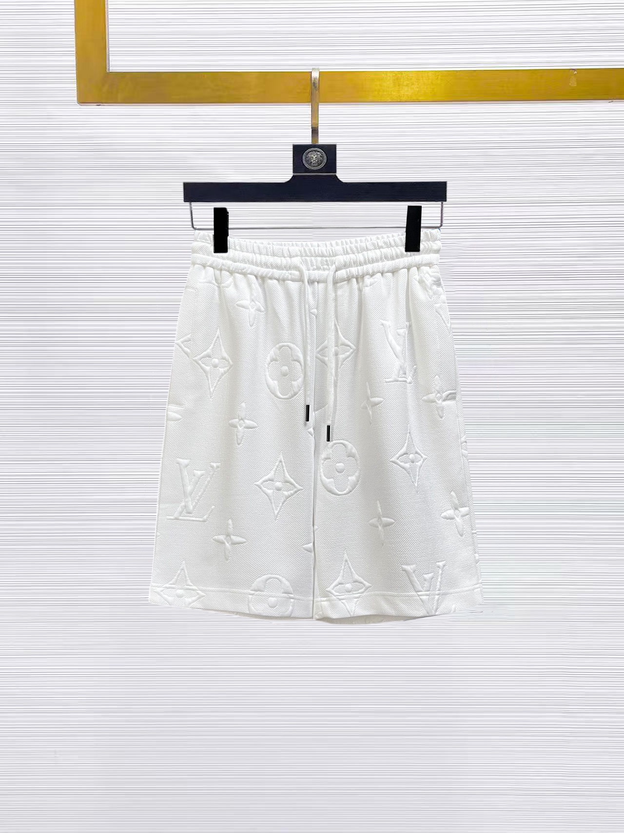 NO:874760,LV three-standard complete 2026 summer new men's casual shorts, advanced custom-made breathable fabrics, extremely breathable, elastic and comfortable, impeccable details, top-grade accessories, original logo design concept, delicate and soft feel!  The upper body fit is awesome!  Sizes M-XXXL, please state your height and weight when ordering,,louis vuitton,shorts,19860909LV 三标齐全 2026夏季新款男士休闲短裤,高级定制面料透气面料 透气弹力舒适度极高,细节无可挑剔,顶级辅料配备,原版logo设计理念,手感细腻柔软！上身版型超赞！尺码M-XXXL下单报身高体重,,louis vuitton,shorts,,Men's clothing