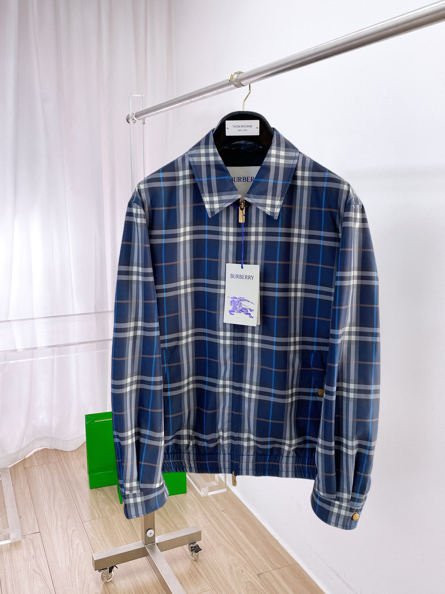 NO:905235,Burberry 2026ss new autumn jacket, full high-end version!  High-end counter fabric accessories, high breathability and comfort, impeccable details, exquisite workmanship and complex craftsmanship, casual tailoring, awesome upper body shape, code size 48-56, burberry, burberry, jackets & coats, jackets & coats,19860909Burberry 巴宝莉 2026ss秋季新款夹克外套 全高端版本！高定专柜面料辅料,透气舒适度高,细节无可挑剔,做工考究工艺复杂,呈现休闲裁剪,上身版型超赞 码数48-56,,burberry,burberry,jackets & coats,jackets & coats,,Men's clothing