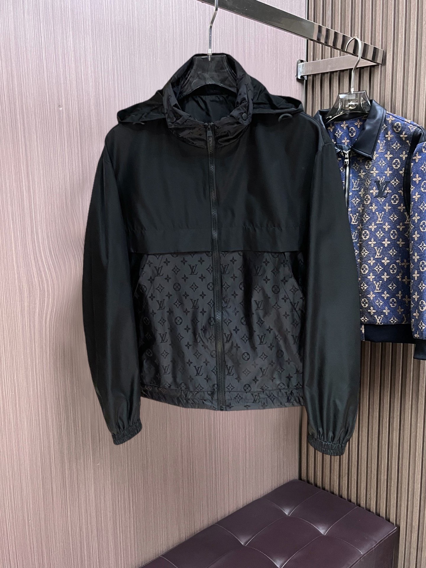 NO:777375,LV 2026ss new spring jacket, full high-end version!  Haute couture counter fabric accessories, high breathability and comfort, impeccable details, exquisite workmanship and complex craftsmanship, casual tailoring, awesome upper body shape, color black, size M~3XL,, louis vuitton, jackets & coats, jackets & coats,19860909LV 2026ss春季新款夹克外套 全高端版本！高定专柜面料辅料,透气舒适度高,细节无可挑剔,做工考究工艺复杂,呈现休闲裁剪,上身版型超赞 颜色黑色 码数M~3XL,,louis vuitton,jackets & coats,jackets & coats,,Men's clothing
