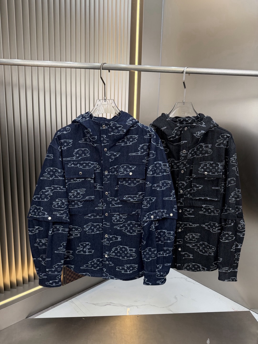 NO:862103,LV 2026ss spring new jacket denim jacket full high-end version!  Haute couture counter fabric accessories, high breathability and comfort, impeccable details, exquisite workmanship and complex craftsmanship, casual tailoring, awesome upper body shape, color black blue, code size 48-56,, louis vuitton, jackets & coats, jackets & coats,19860909LV 2026ss春季新款夹克牛仔外套 全高端版本！高定专柜面料辅料,透气舒适度高,细节无可挑剔,做工考究工艺复杂,呈现休闲裁剪,上身版型超赞 颜色黑色 蓝色 码数48-56,,louis vuitton,jackets & coats,jackets & coats,,Men's clothing