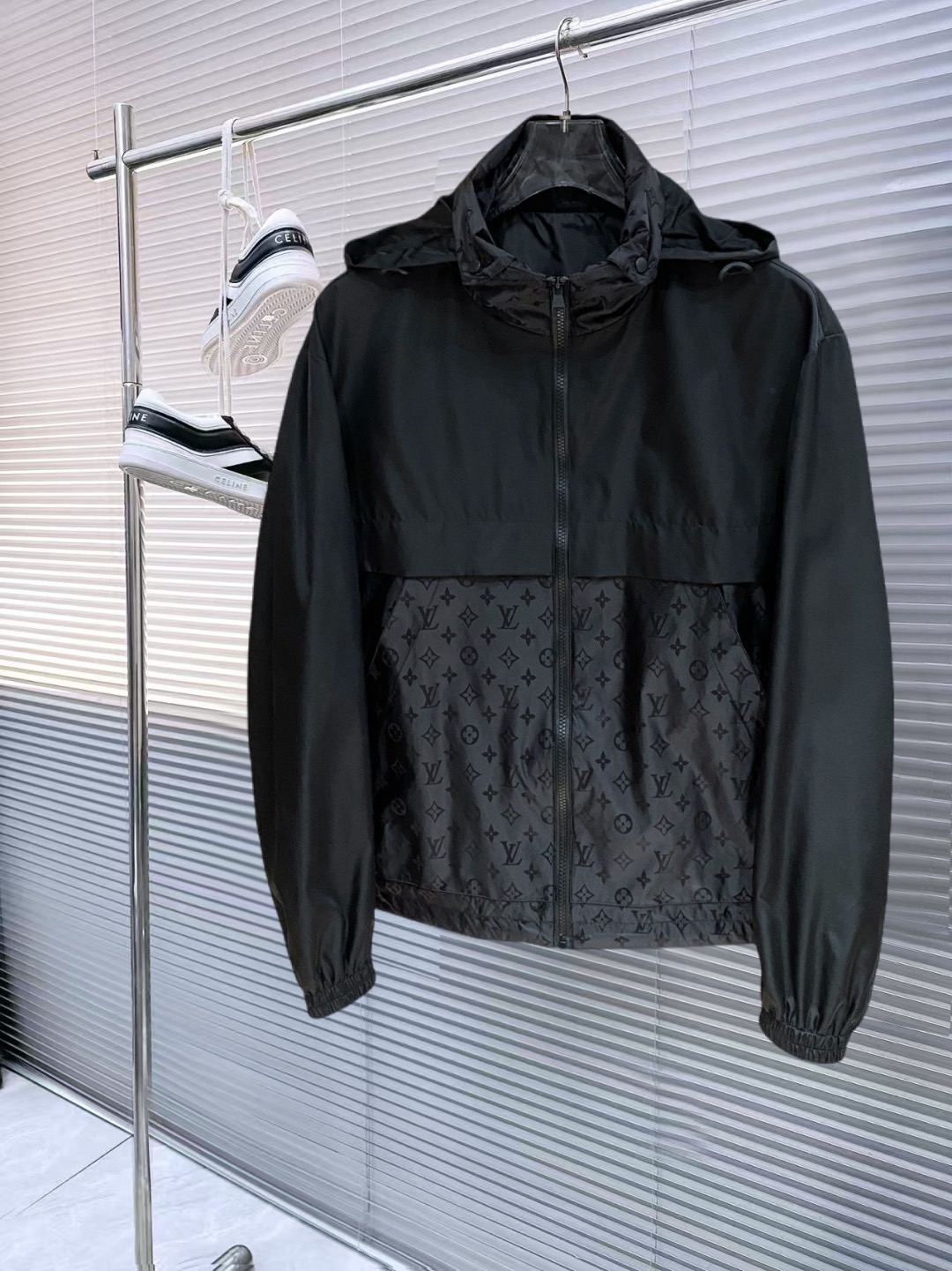 NO:947955,LV Prada 2026ss new autumn hooded jacket, full high-end version!  Haute couture counter fabric accessories, high breathability and comfort, impeccable details, exquisite workmanship and complex craftsmanship, casual tailoring, awesome upper body shape, size 48-56,, louis vuitton, prada, jackets & coats, jackets & coats, hats,19860909LV 普拉达 2026ss秋季新款连帽夹克外套 全高端版本！高定专柜面料辅料,透气舒适度高,细节无可挑剔,做工考究工艺复杂,呈现休闲裁剪,上身版型超赞 码数48-56,,louis vuitton,prada,jackets & coats,jackets & coats,hats,,Men's clothing