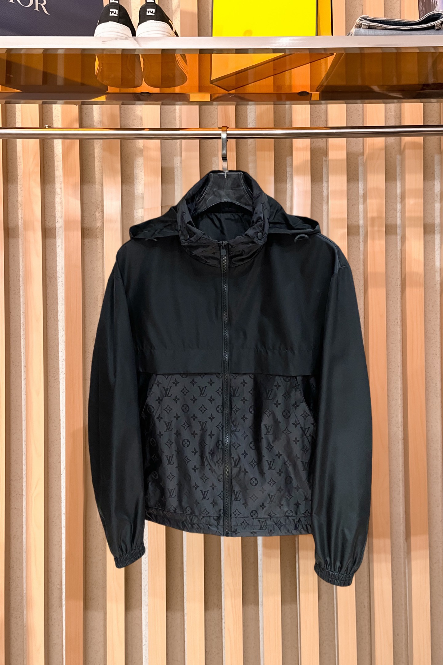 NO:870026,LV 2026 spring new men's jacket. Original 1:1 customized hardware accessories. All imported and original customization. Welcome to compare at the counter. Super soft, super heavy fabric, perfect workmanship. Pay attention to the fabric and super comfortable. Exclusive model. Not available in the market. Same size for men and women. M ~ XXXL,, louis vuitton, jackets & coats, jackets & coats,19860909LV 2026春装新款男士夹克外套 原版1:1订制五金配件全进口原版定制 欢迎专柜对比 超柔软 超级重面料做工杠杠的版型完美 注意面料超舒服 独家款 非市场货 男女同款尺码M ～XXXL,,louis vuitton,jackets & coats,jackets & coats,,Men's clothing