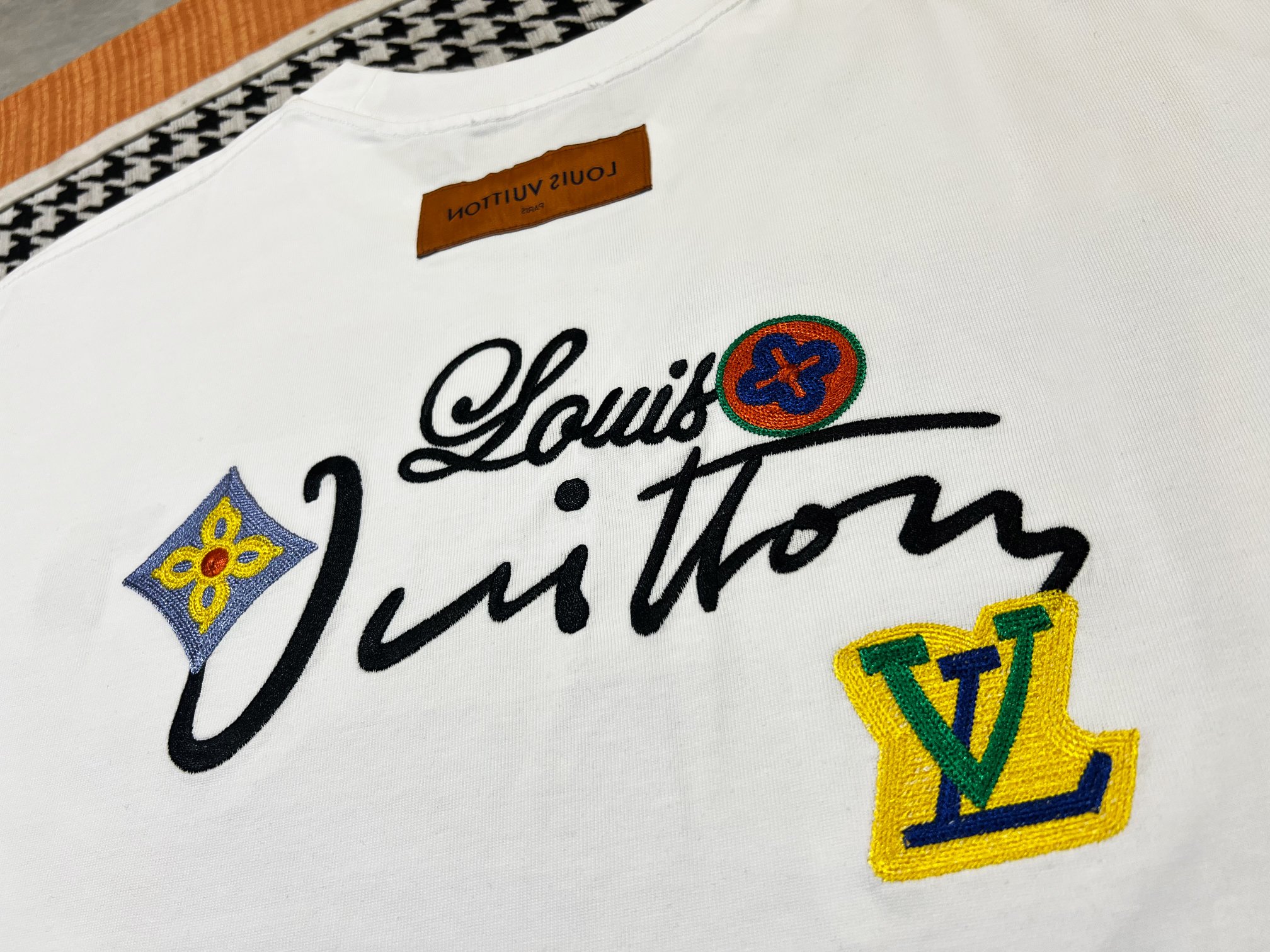 LV Louis Vuitton 2023 Summer Embroidered Circles: Exclusive, High-Quality, Customized Apparel - 图片 4