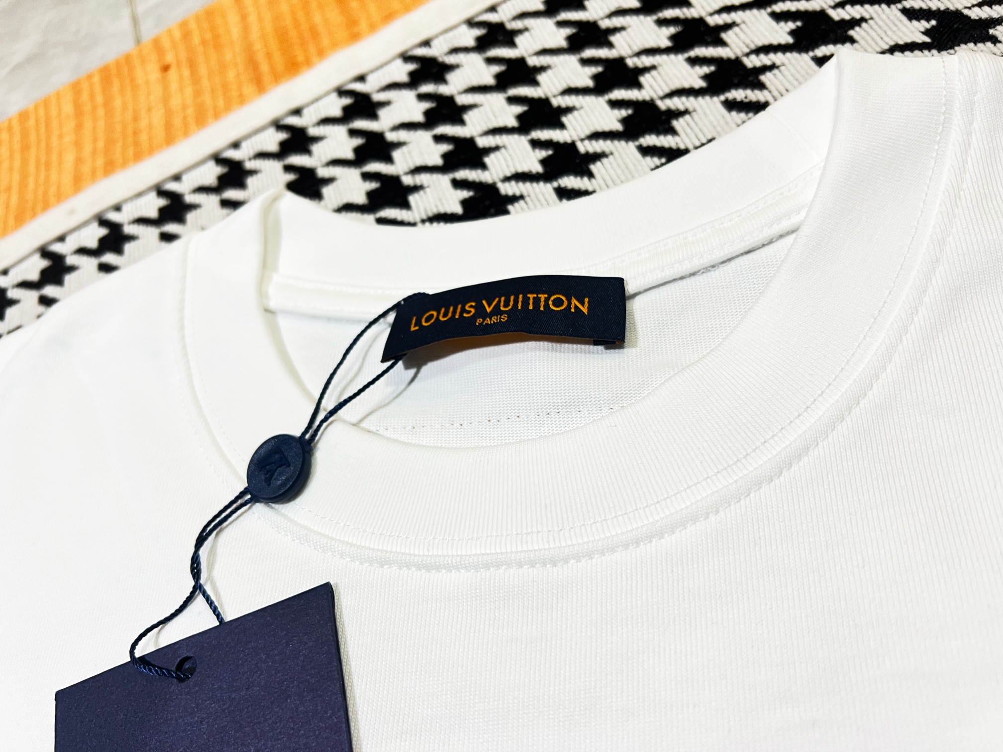 LV Louis Vuitton 2023 Summer Embroidered Circles: Exclusive, High-Quality, Customized Apparel - 图片 5