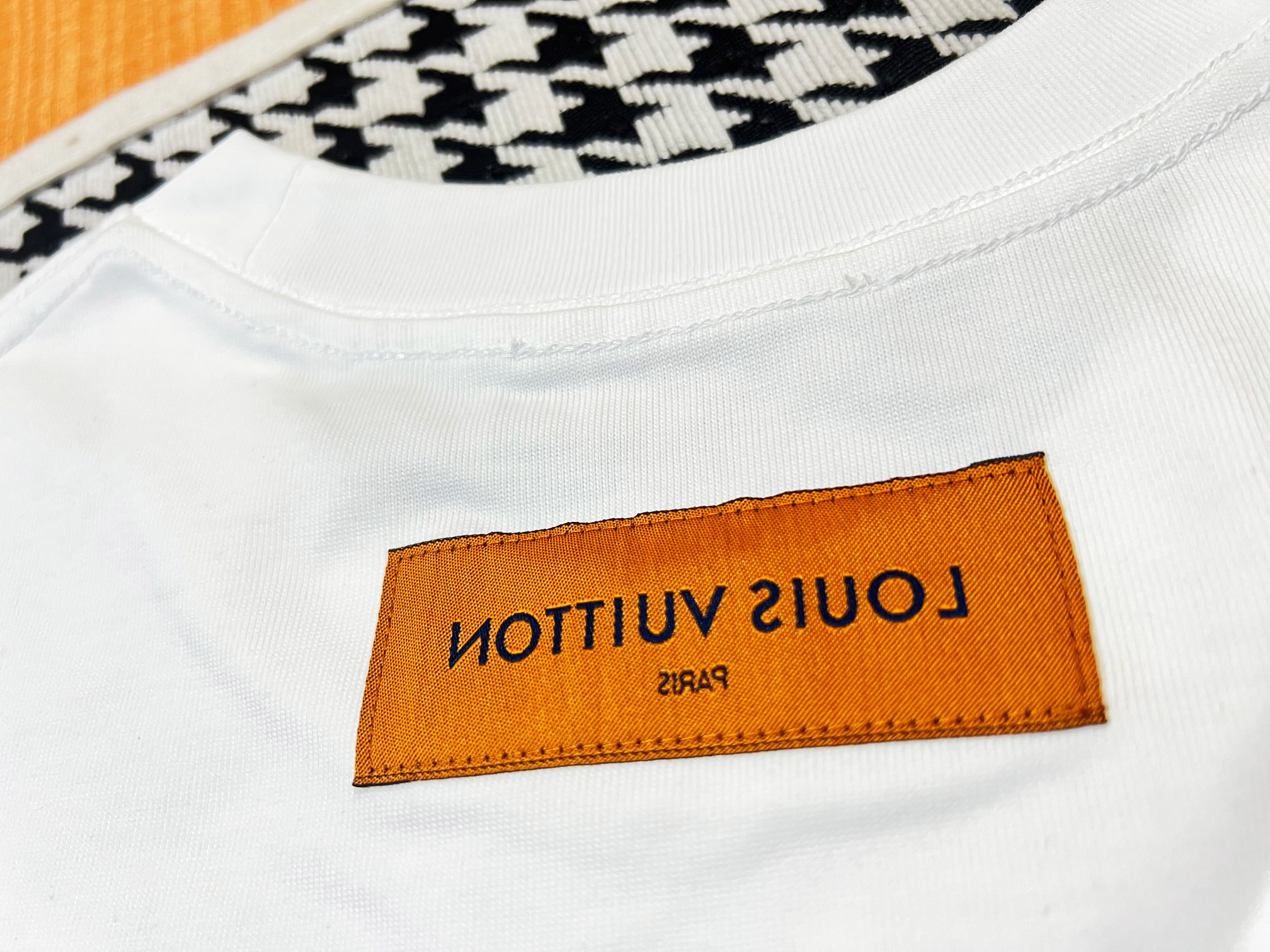 LV Louis Vuitton 2023 Summer Embroidered Circles: Exclusive, High-Quality, Customized Apparel - 图片 3