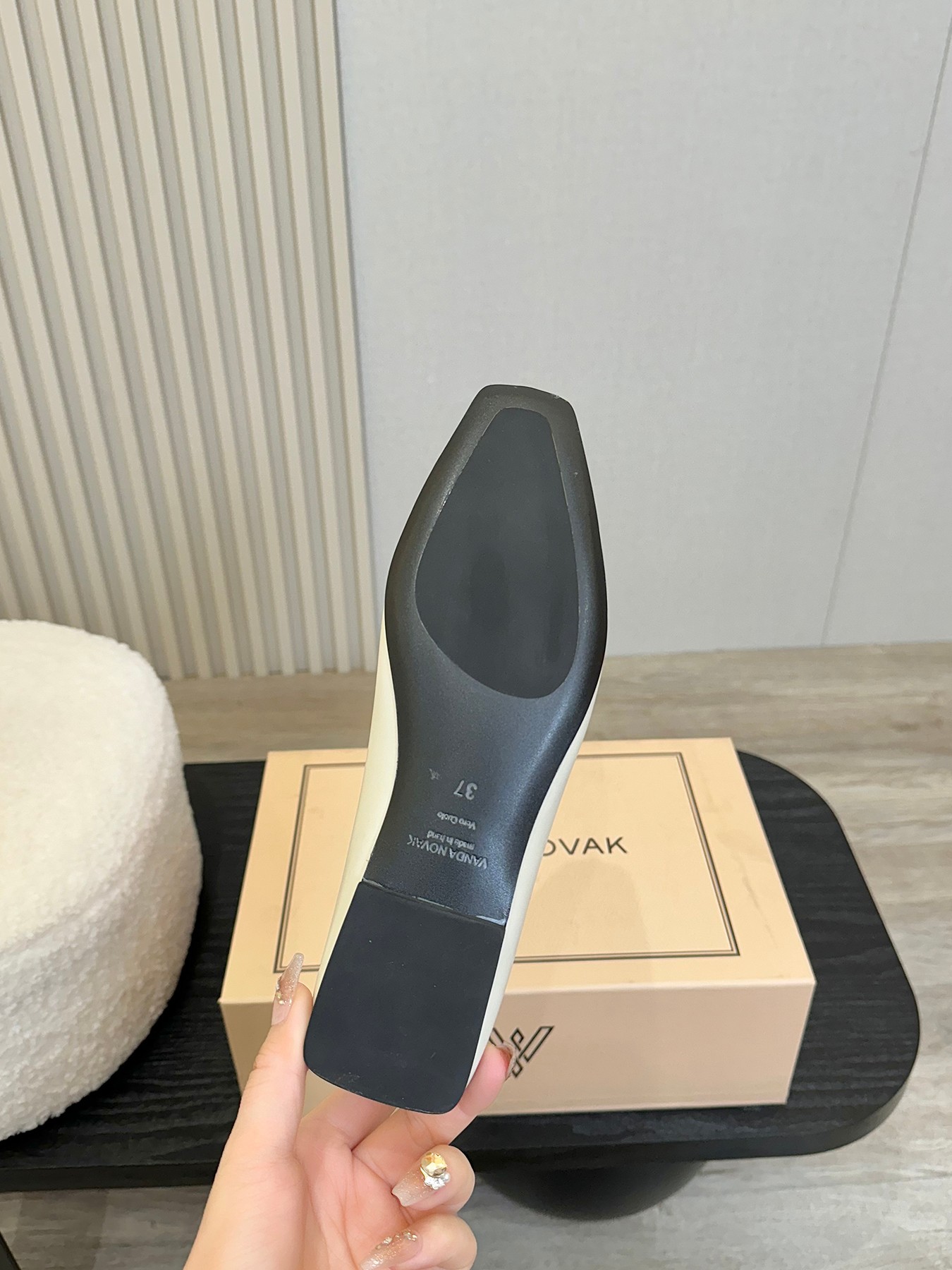 Vanda Novak Heel Design Glasses: High-Sense Shoe Series with Italian Quality. - 图片 9