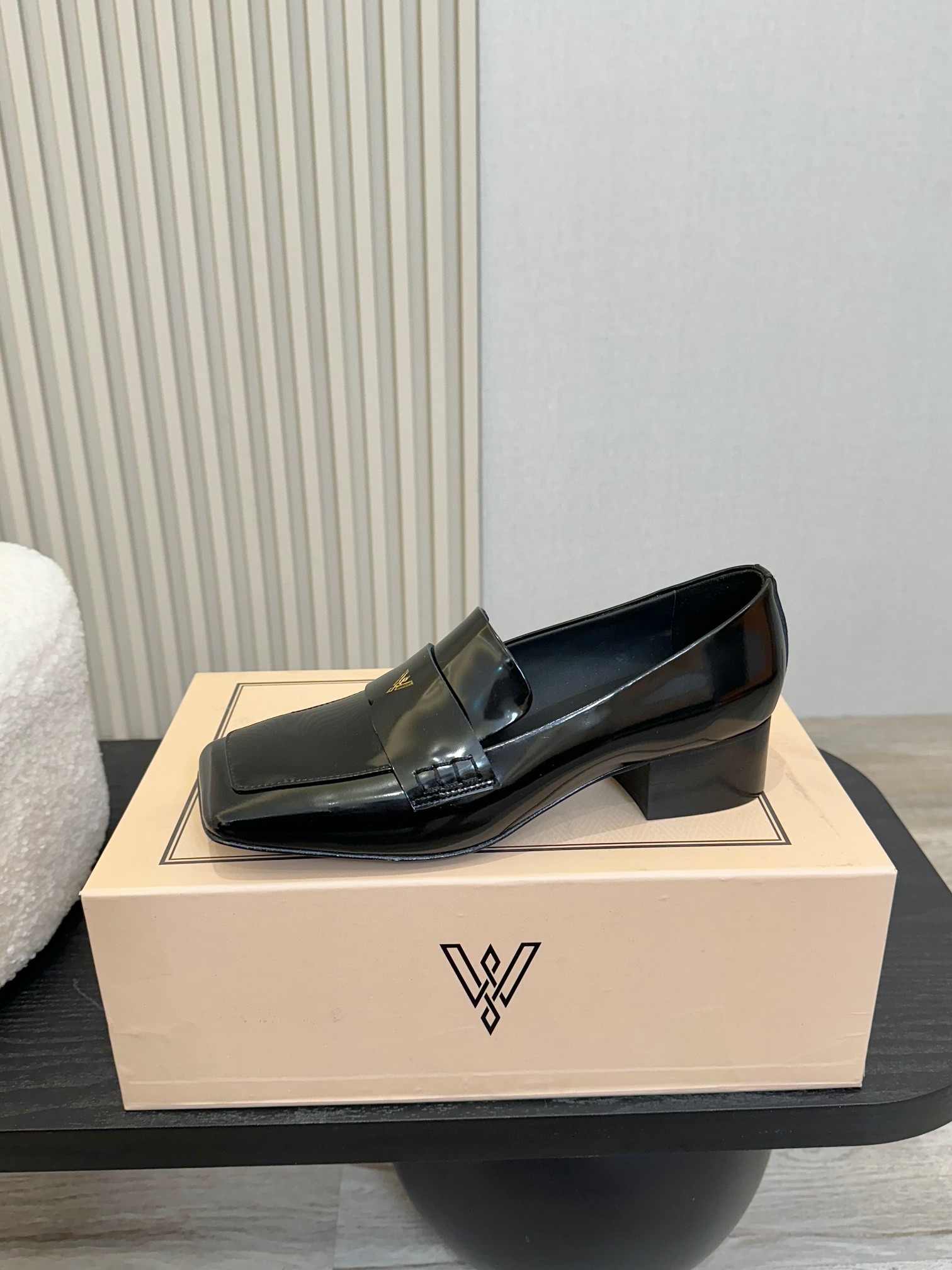 Vanda Novak Heel Design Glasses: Italian Brands, High-Sense Shoe Series, Premium Quality.