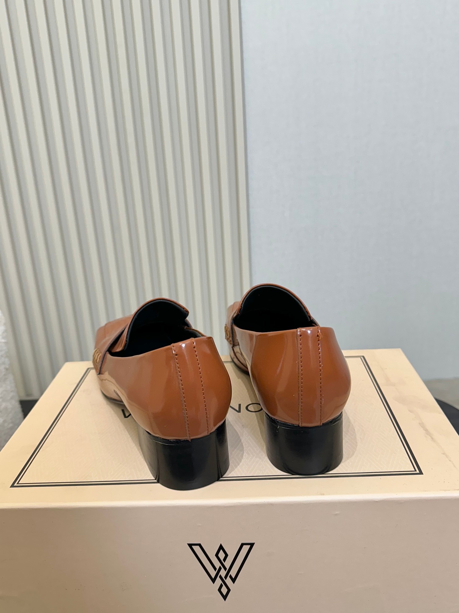 Vanda Novak Heel Design Glasses: High-Sense Shoe Series with Italian Brands. - 图片 2