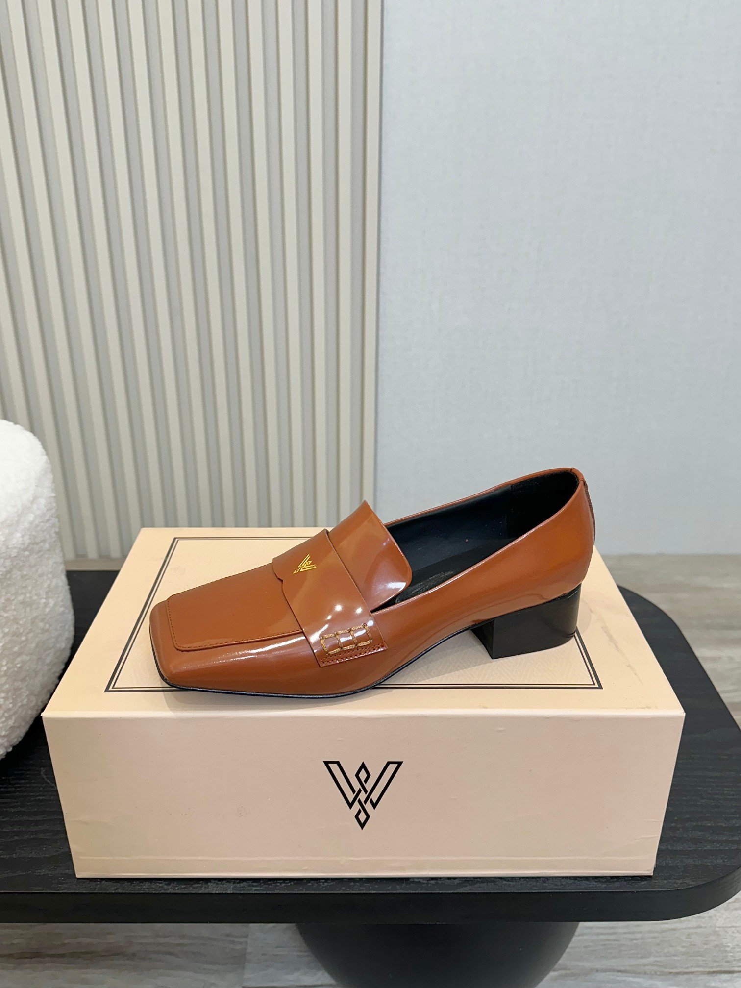 Vanda Novak Heel Design Glasses: High-Sense Shoe Series with Italian Brands.
