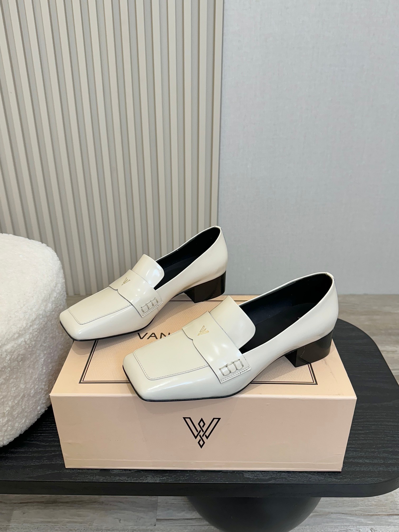 Vanda Novak Shoe Collection: High-Sense Design with Italian Quality, Skinny Heel, and Luxury Materials. - 图片 4