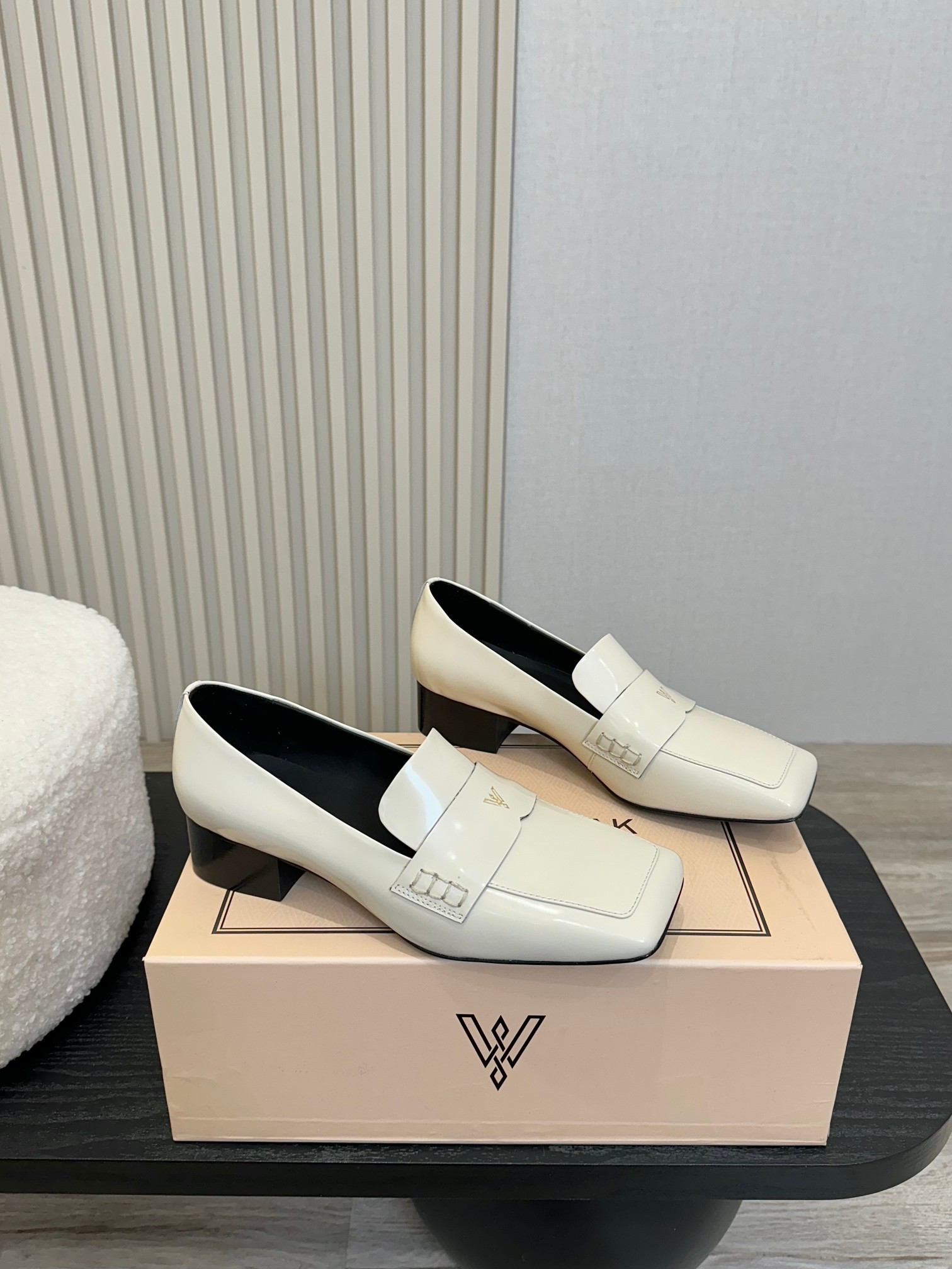 Vanda Novak Shoe Collection: High-Sense Design with Italian Quality, Skinny Heel, and Luxury Materials. - 图片 2