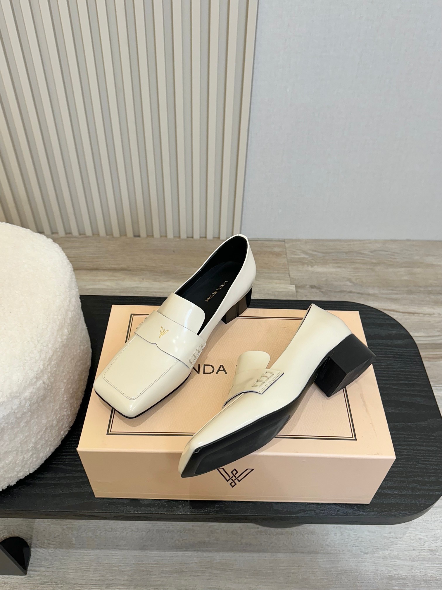 Vanda Novak Shoe Collection: High-Sense Design with Italian Quality, Skinny Heel, and Luxury Materials. - 图片 5