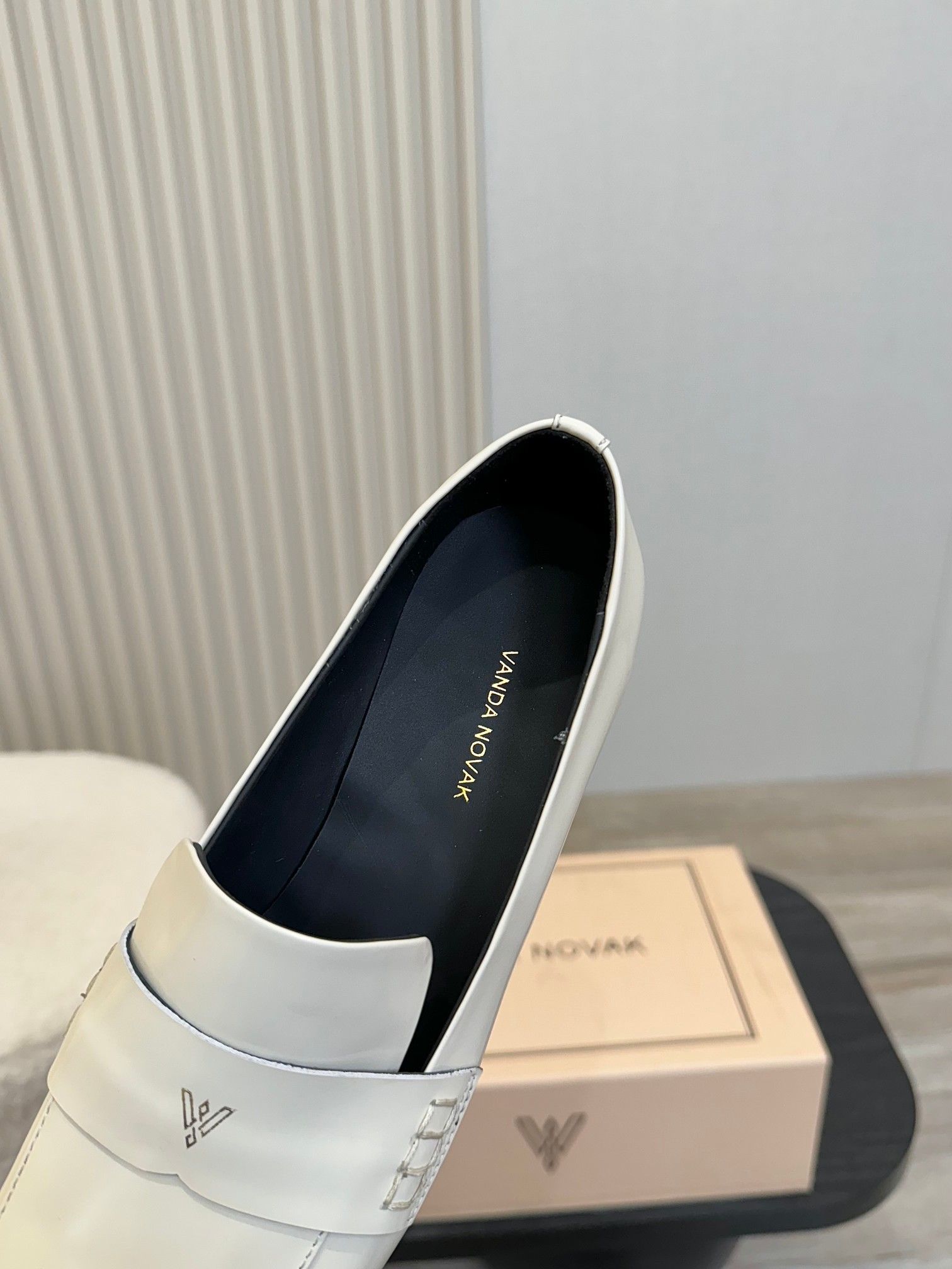 Vanda Novak Shoe Collection: High-Sense Design with Italian Quality, Skinny Heel, and Luxury Materials. - 图片 9