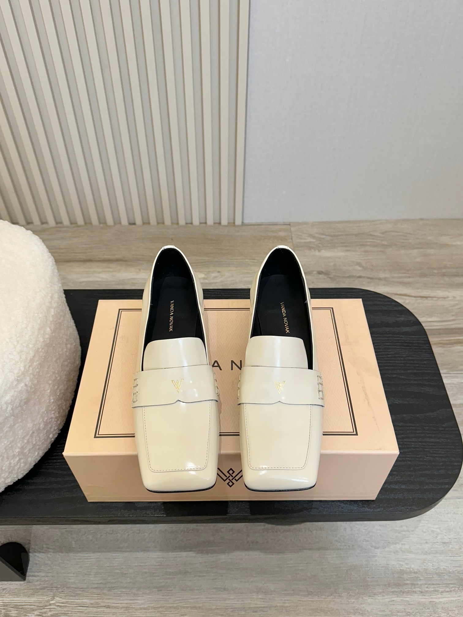Vanda Novak Shoe Collection: High-Sense Design with Italian Quality, Skinny Heel, and Luxury Materials. - 图片 6