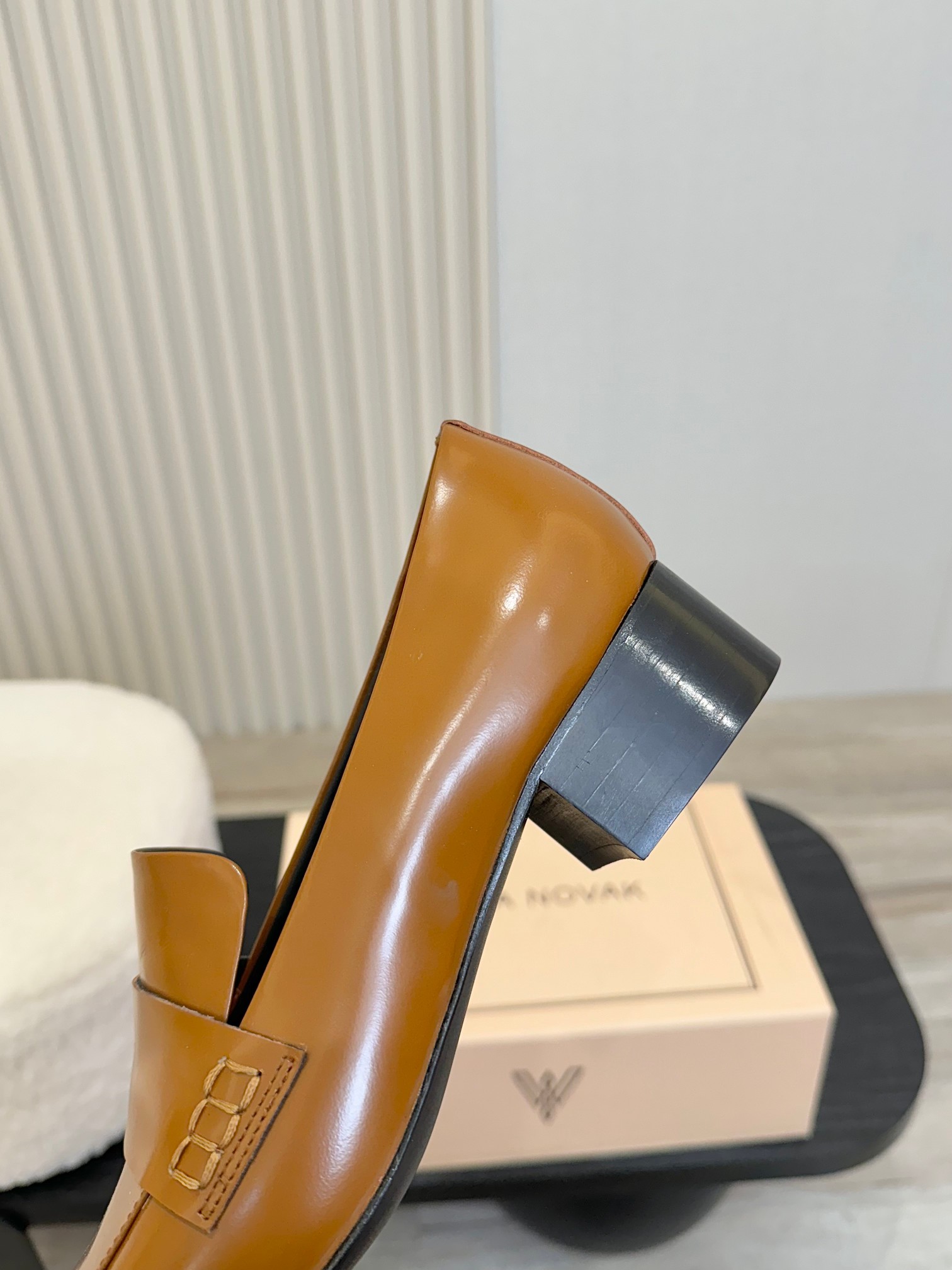 Vanda Novak Heel Design Glasses: Italian Brands’ High-Sense Shoe Series. - 图片 5