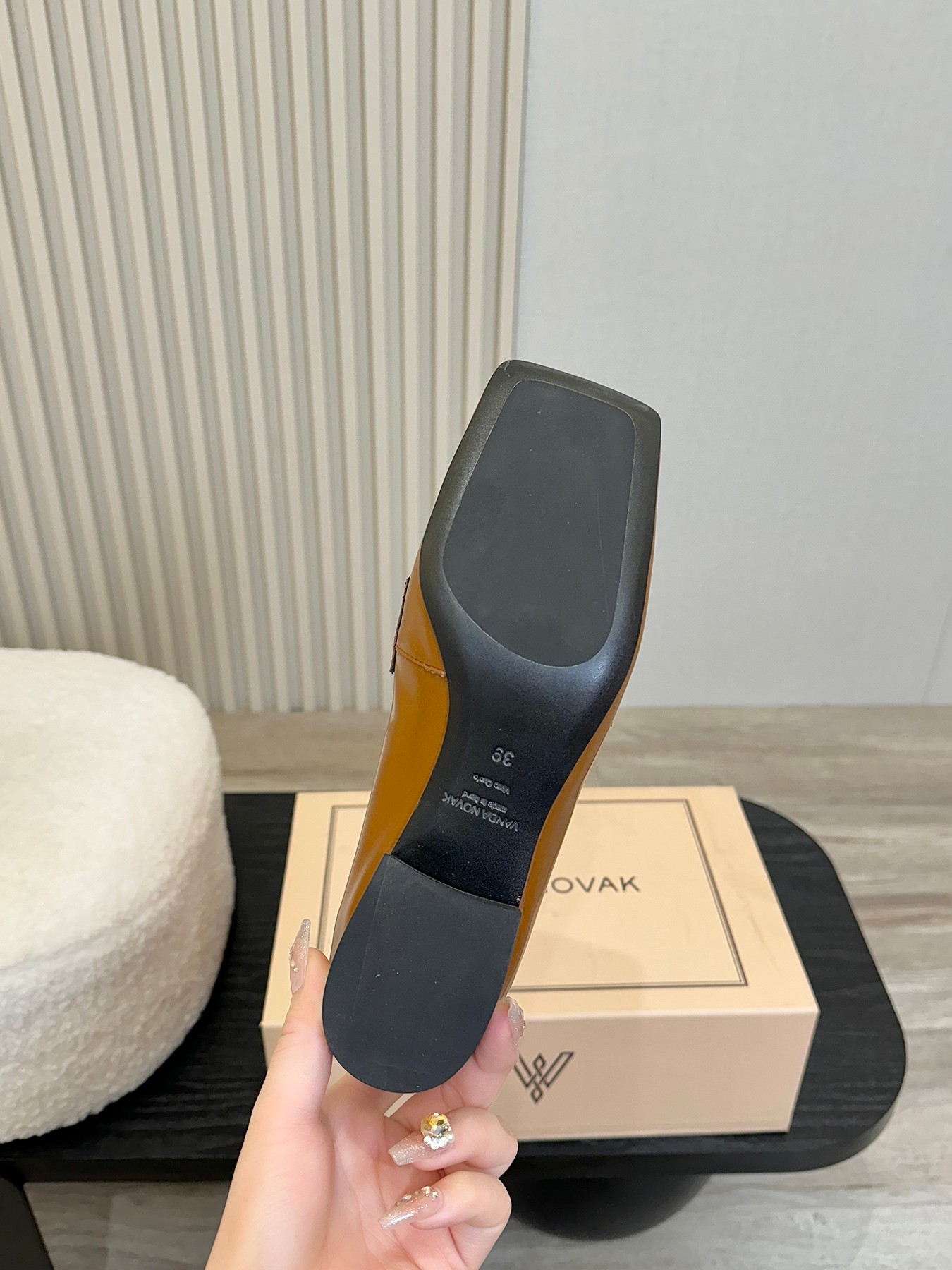 Vanda Novak Heel Design Glasses: Italian Brands’ High-Sense Shoe Series. - 图片 8