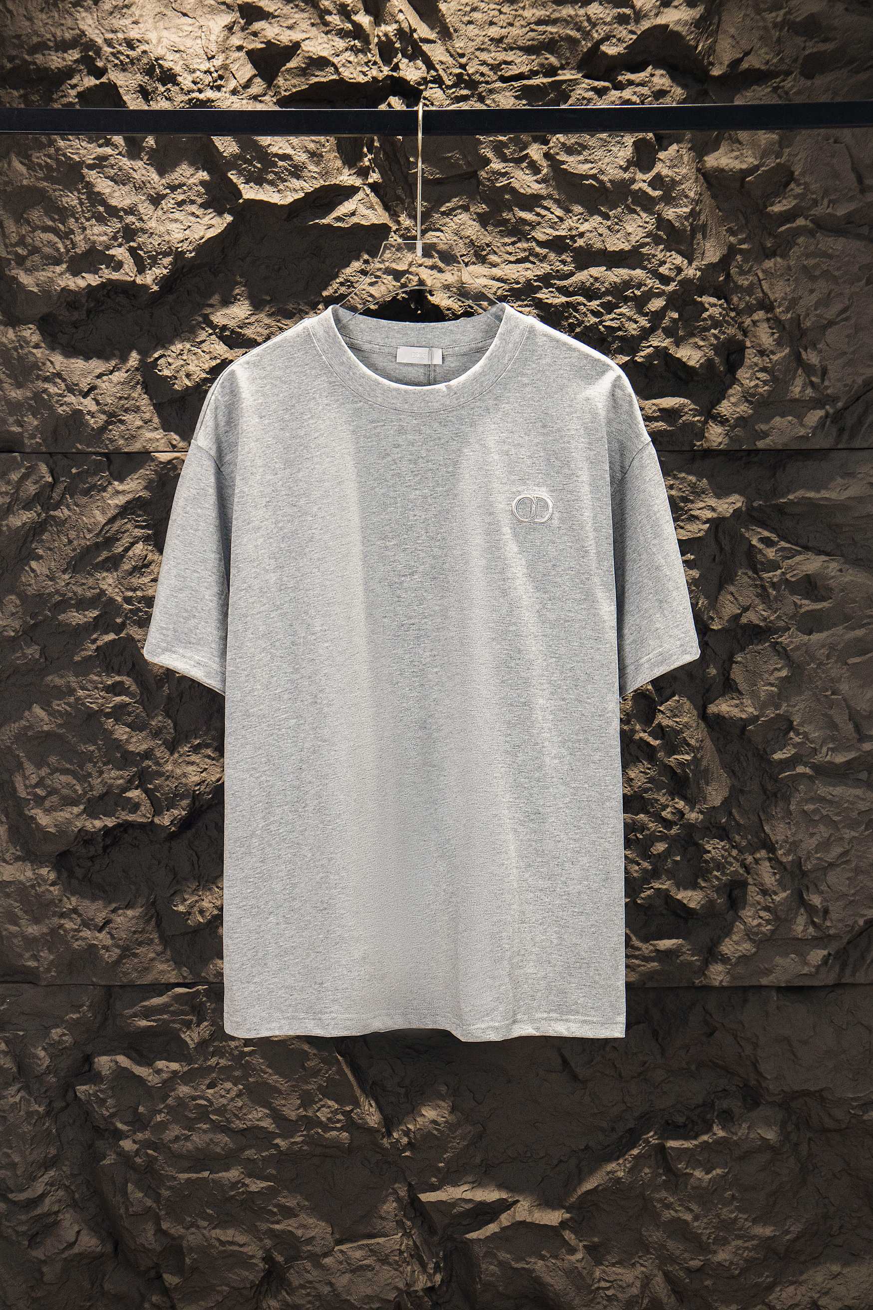 601 P85 DIOR/Dior Camiseta de manga corta con cuello redondo de 260 g de alta calidad Lema de CD clásico y simple de la…