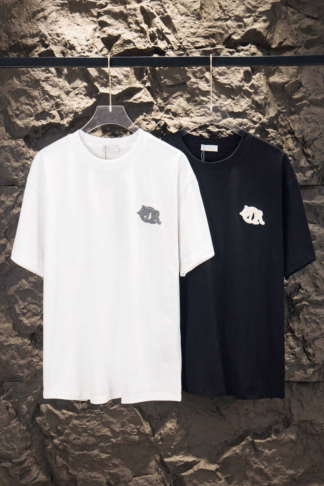 P85 DIOR / Dior Camiseta de manga corta con cuello redondo de 260 g de alta calidad Marca clásica y simple Lema DOIR le…
